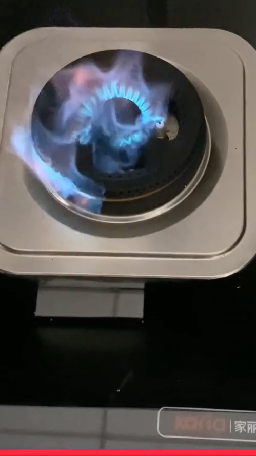 燃气灶火苗不均匀怎么回事燃气灶漏火的解决方法注意排查