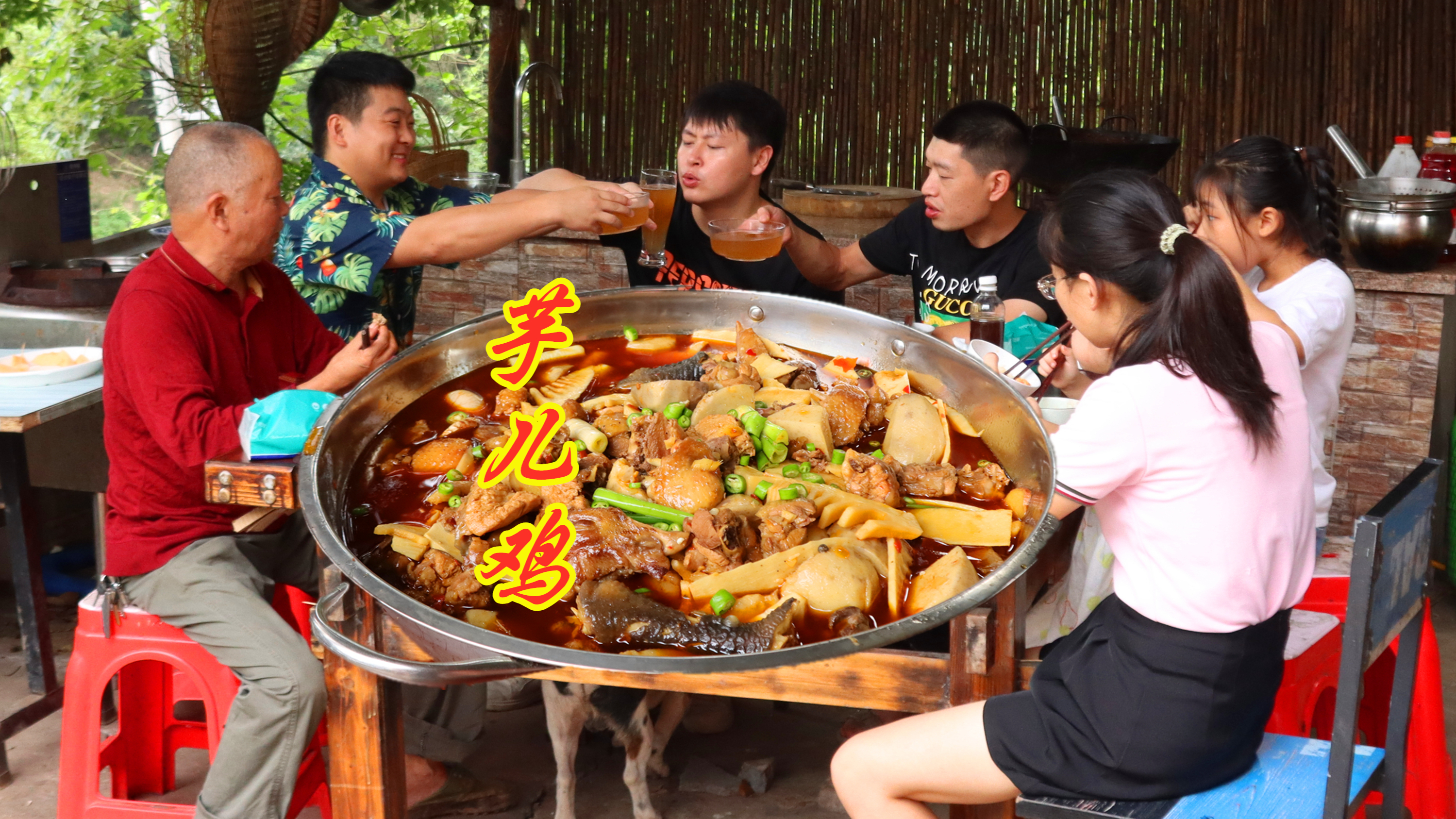 德哥把老婆坐月子的土鸡杀了,做芋儿鸡招待朋友,原因令人感动