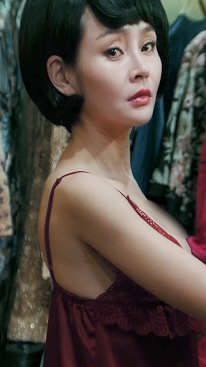 于明佳1982年10月16日出生于吉林省长春市南关区毕业于中央戏剧学院