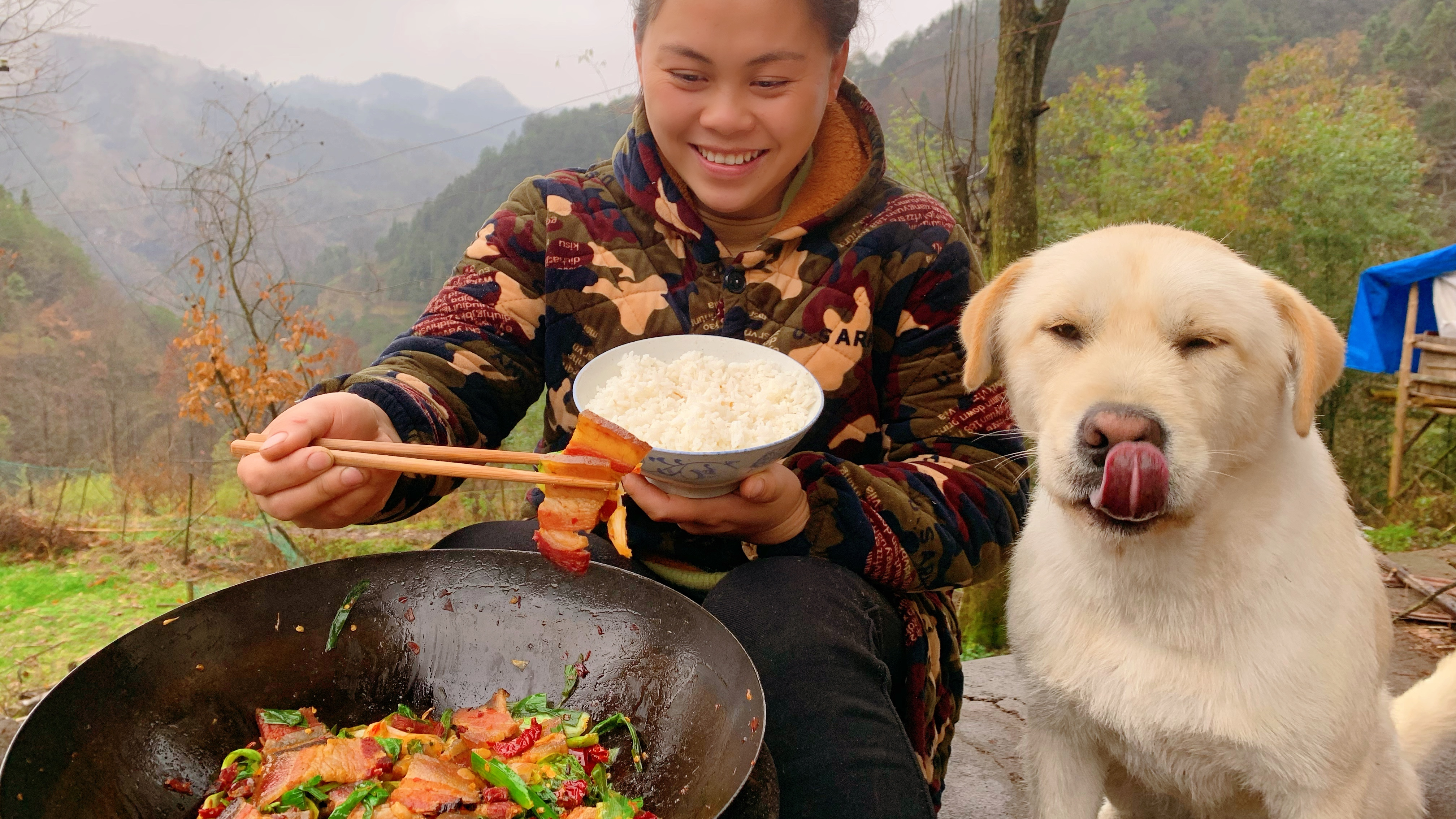 一块腊肉一大把蒜苗,加堆辣椒,香辣超下饭狗子也吃过瘾了