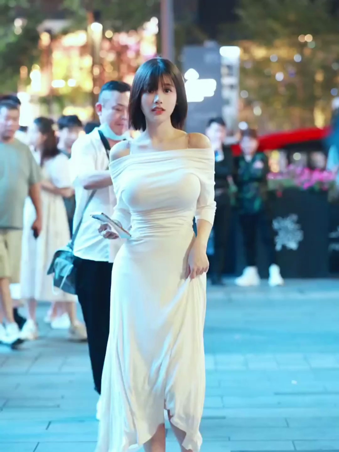 街拍美女:网红浅浅的完美身材,谁看会不爱呢