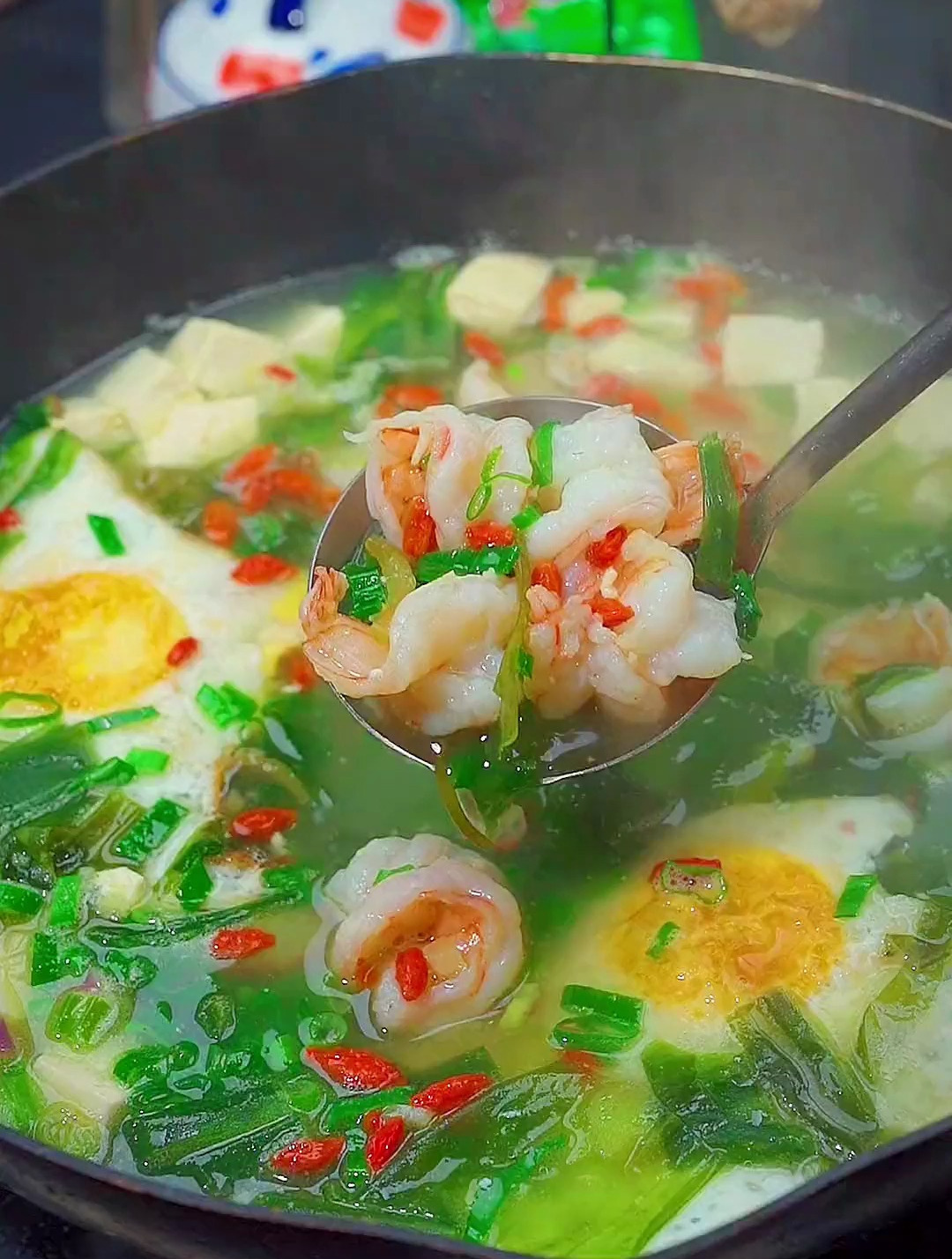 裙带鲜虾汤,汤鲜味美,快做起来试试吧!-度小视