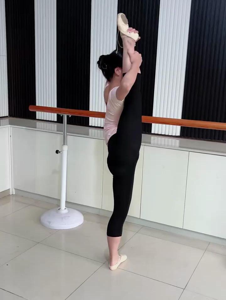 舞蹈生的一字马!