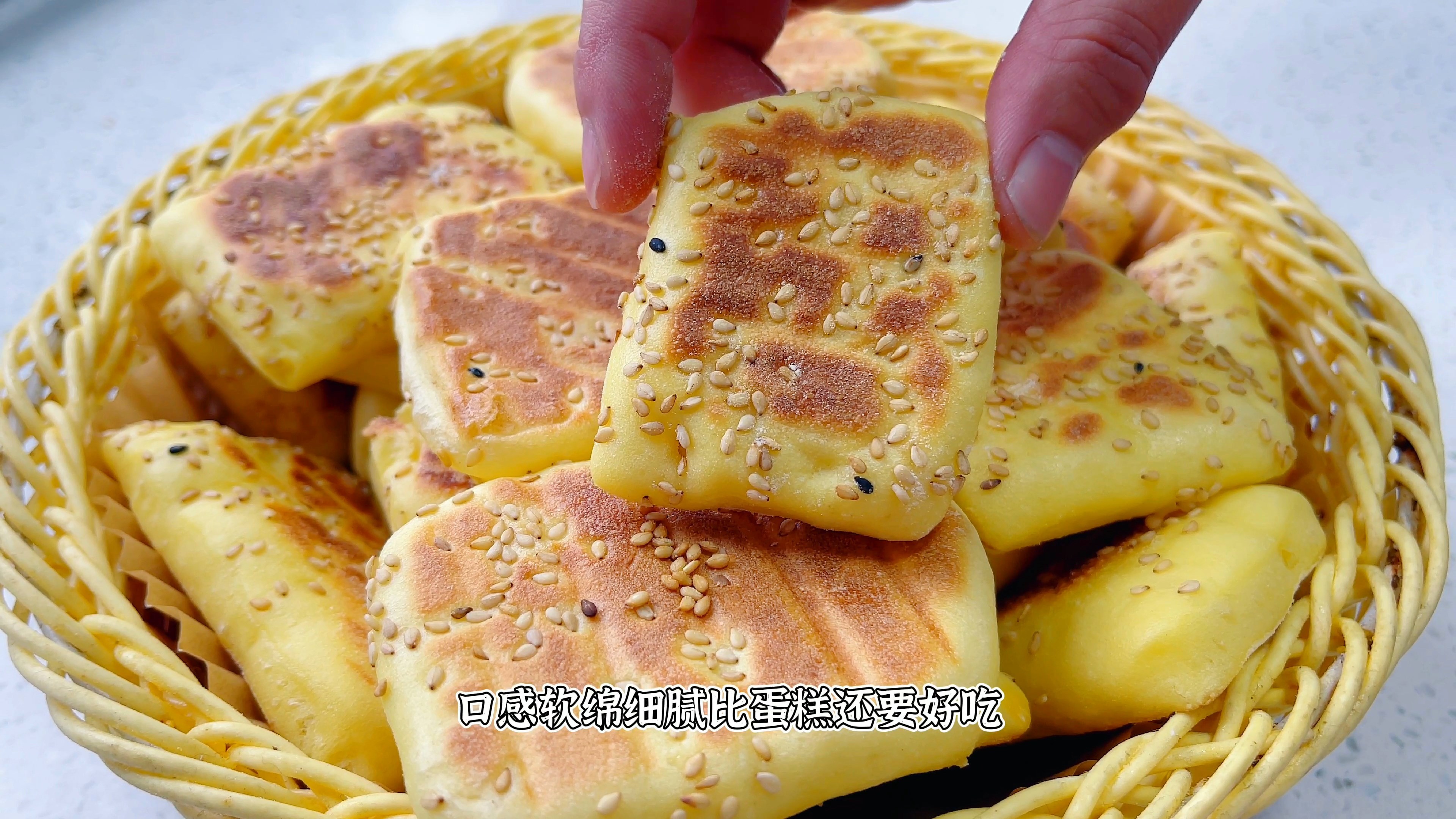 家里有鸡蛋和面粉就能做的小零食，比包子油条都简单，真是太香了