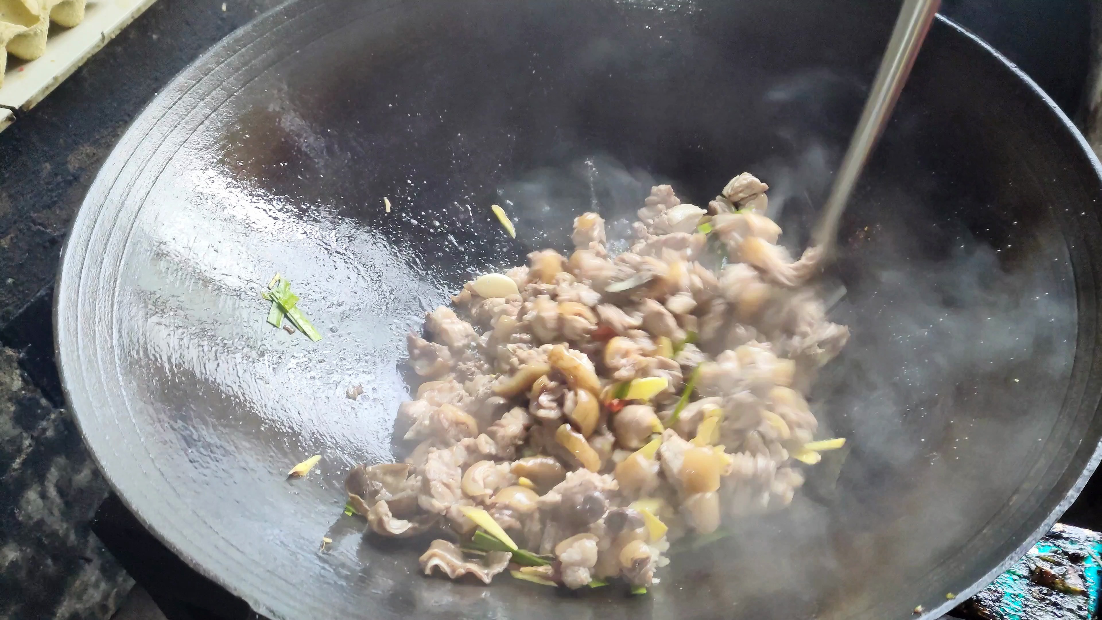 兔肉您喜欢用来干锅还是水煮呢?这样子炒出来的您觉得好吃么?