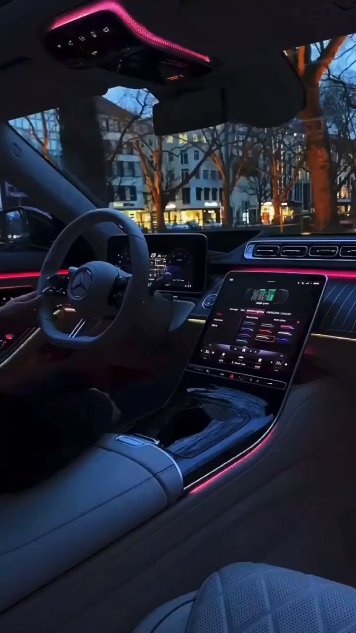 新s级迈巴赫内饰主动式氛围灯这一块拿捏了!