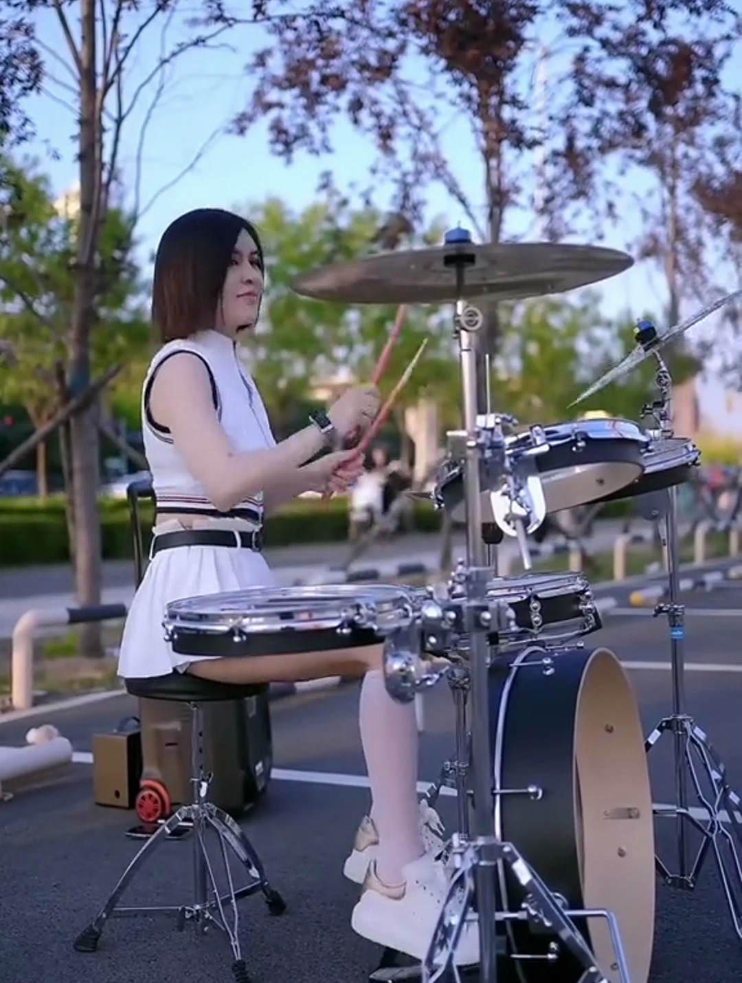 千年等一回,美女架子鼓版来了