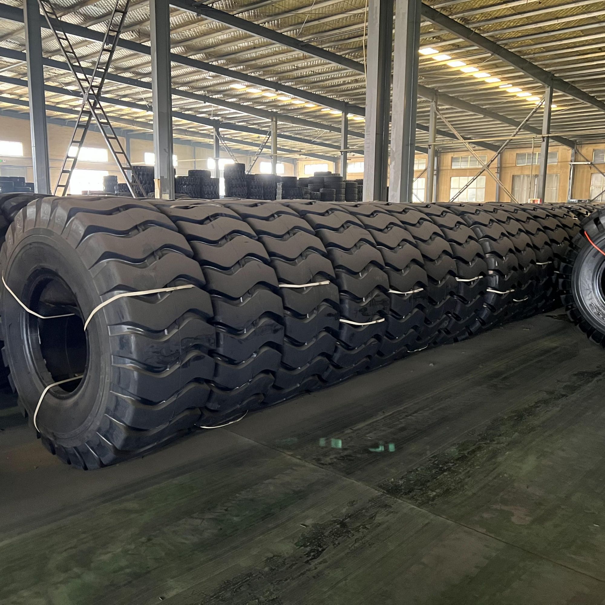 5-25 装载机轮胎30铺装工地23.5-25铲车轮胎50总成水泥