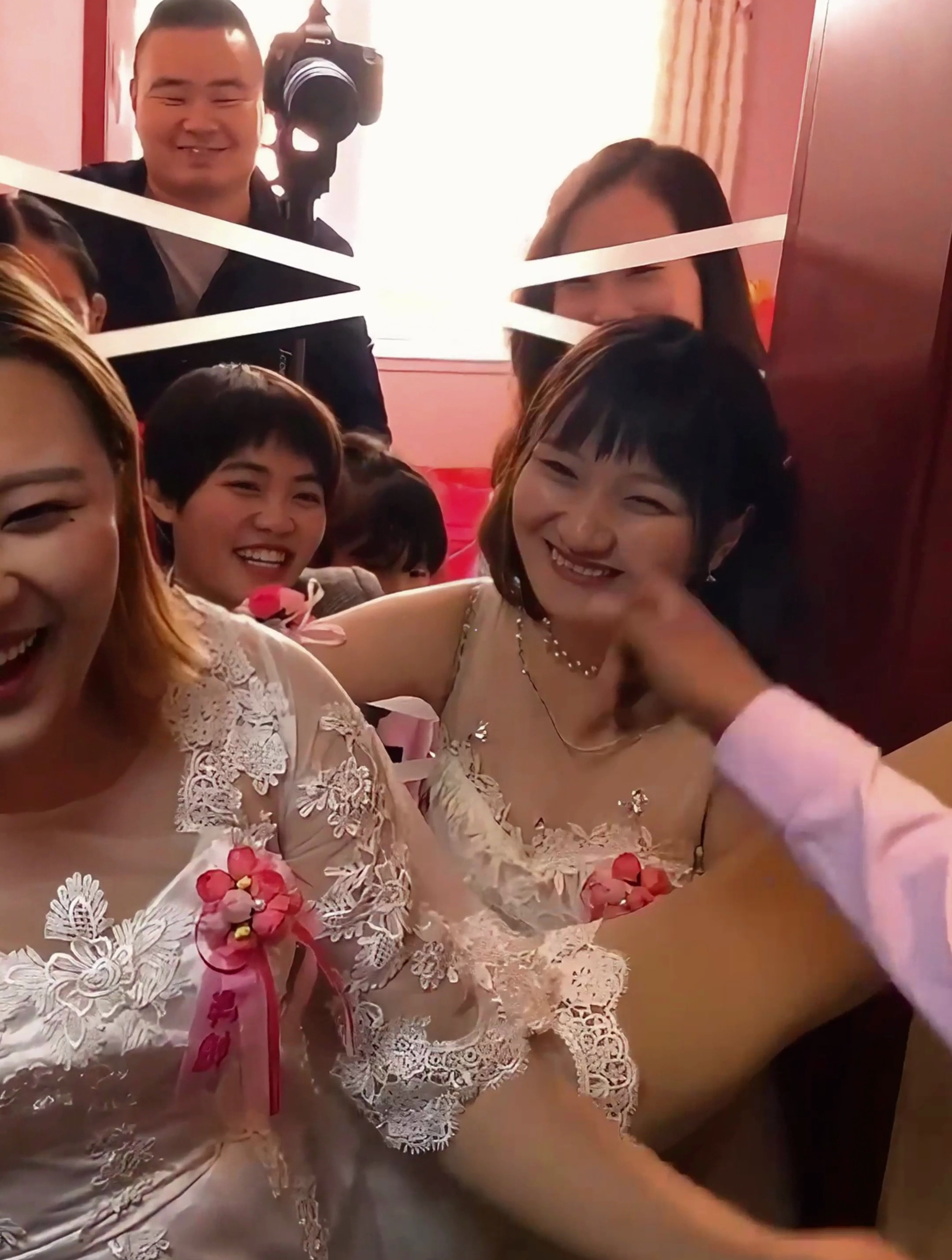 这伴娘练过舞蹈吧,这样的姿势,伴郎该咋办呀!-度小视