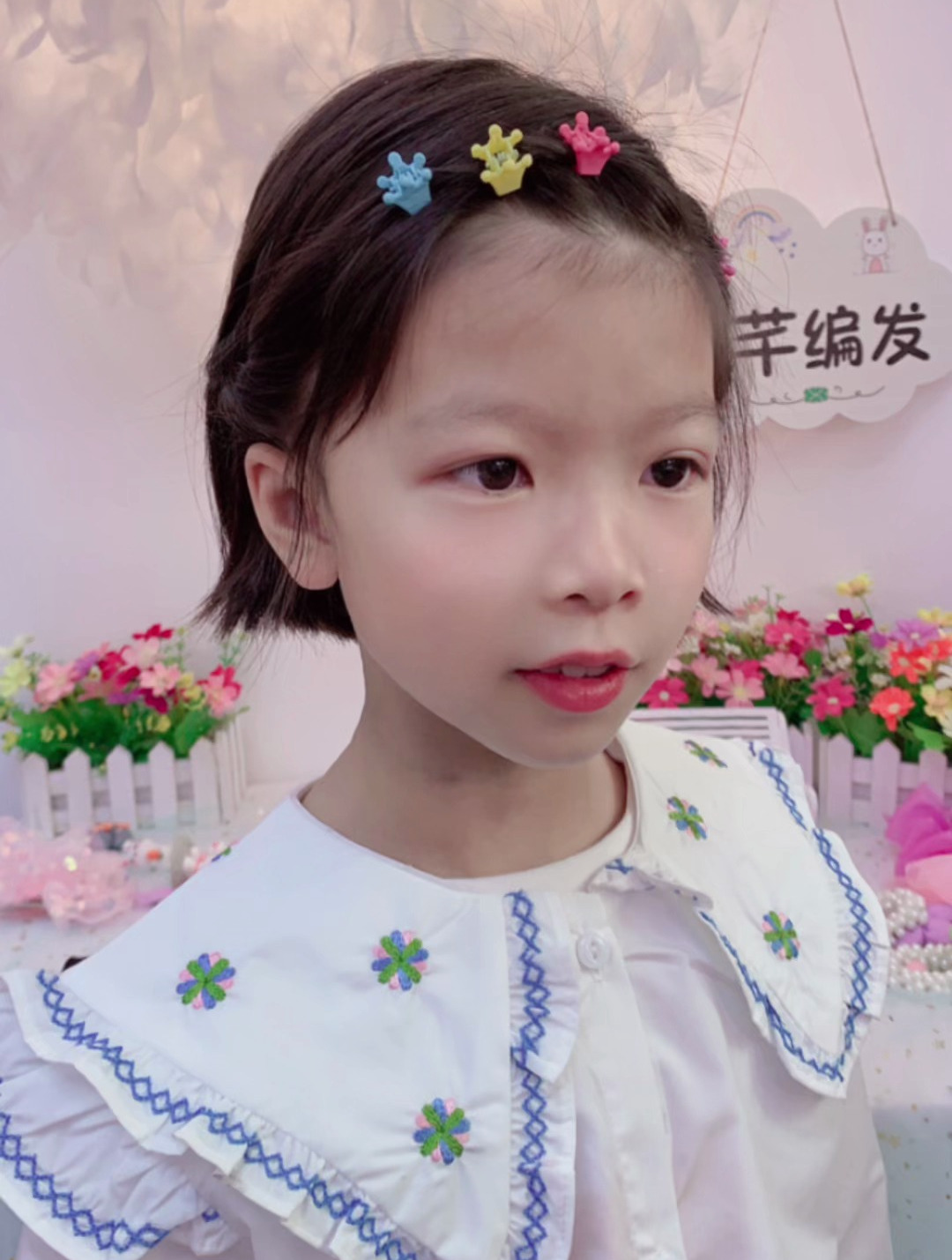 小女孩短发这样扎头发好看吗?
