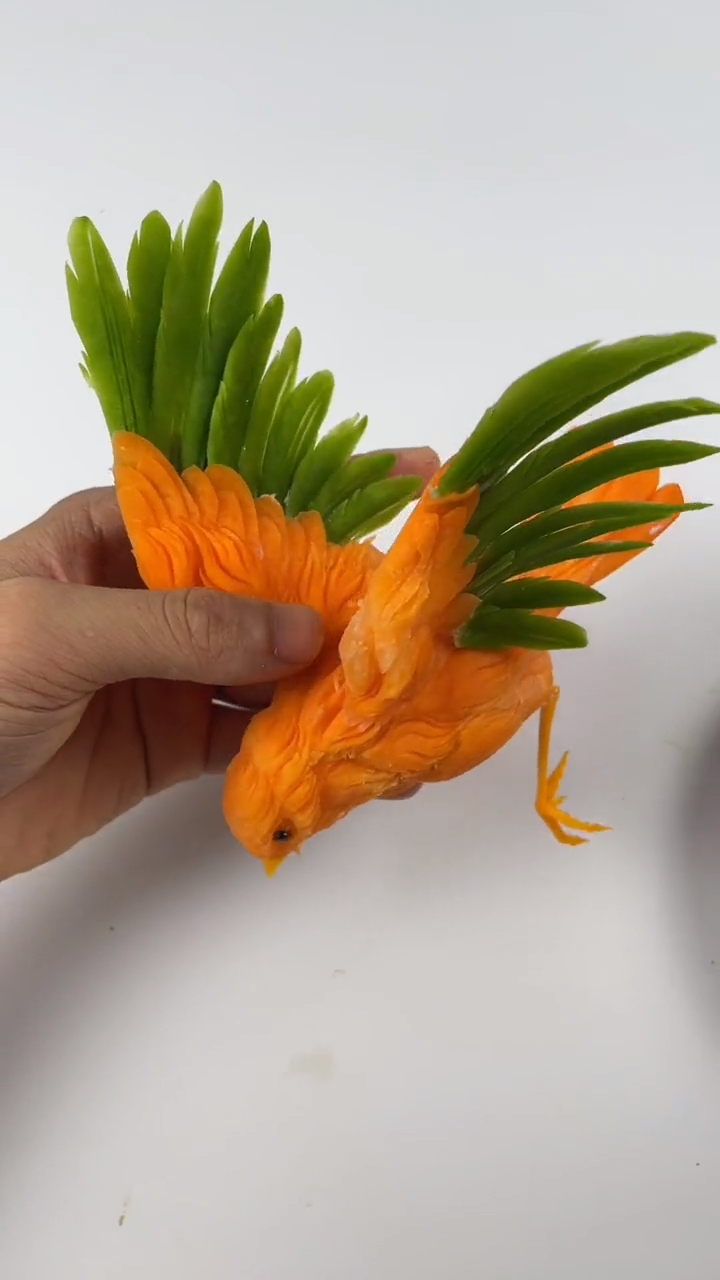 用萝卜雕刻个小麻雀