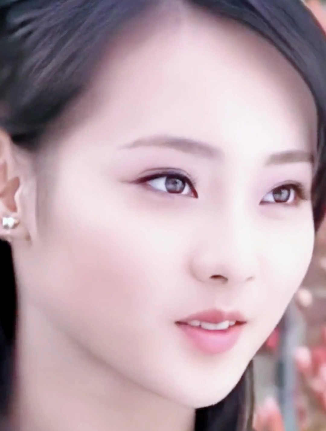 张嘉倪年轻时颜值混剪,像是从书里走出的美人,一举一动让人难忘-度小