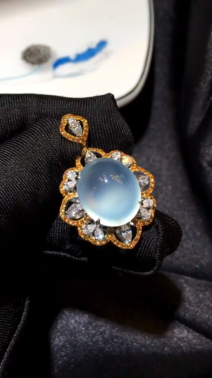 天空蓝鸽子蛋吊坠,美美哒!-度小视