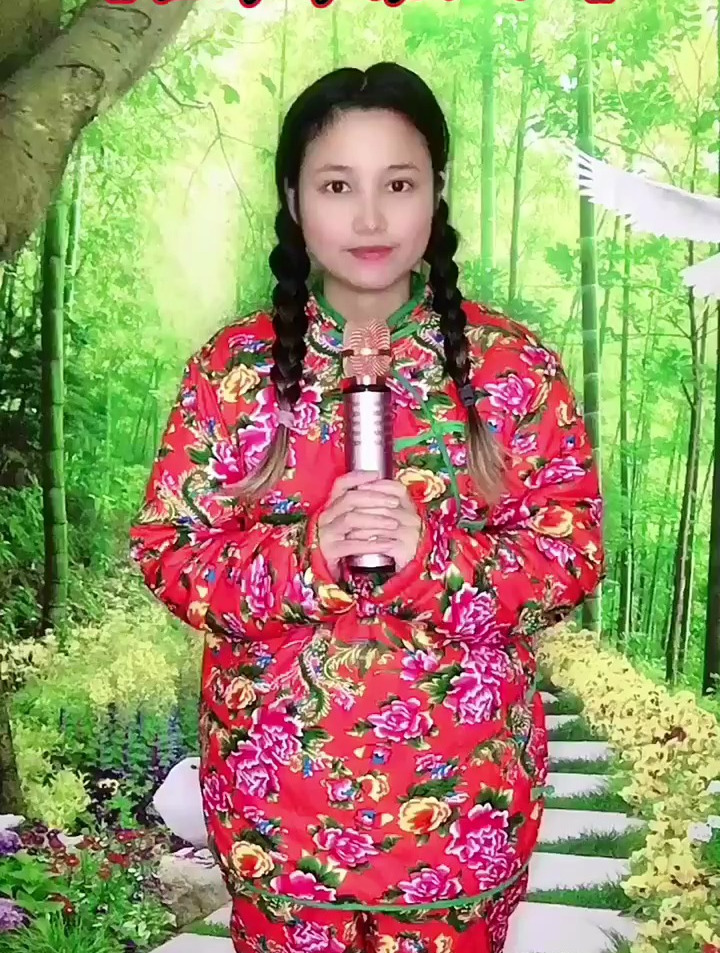 农村小芳反串男女双音歌曲,一首拉手手亲口口,震撼全场-度小视
