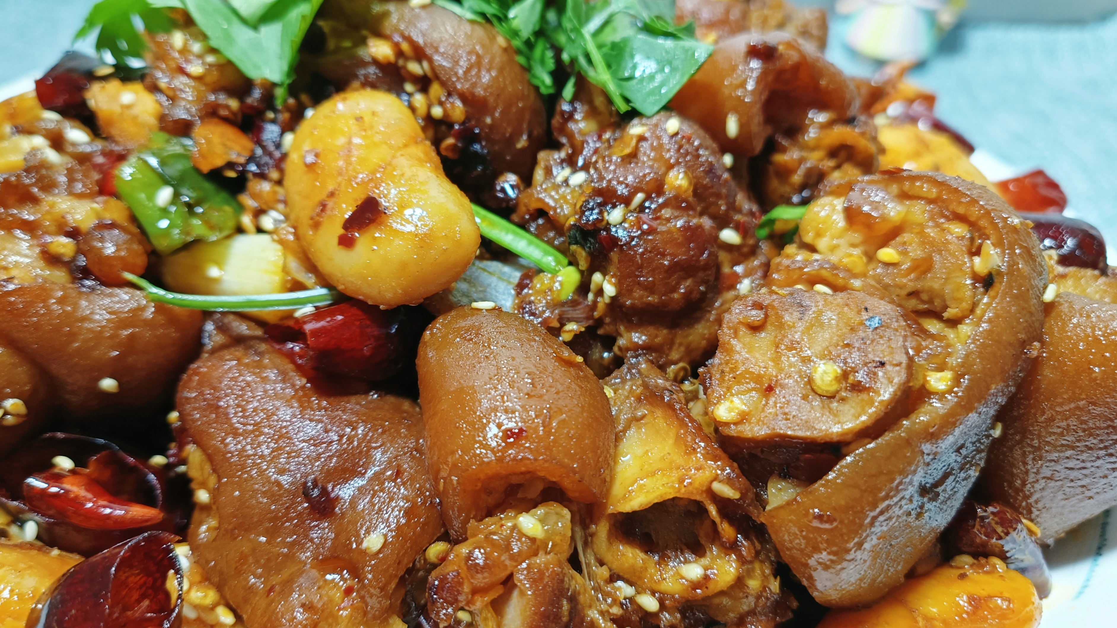 难怪饭店的香辣猪脚那么好吃，原来诀窍在这里，香糯耙软，太香了