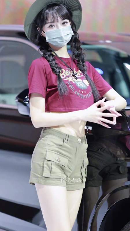车模小姐姐 街拍穿搭 完美身材 好看的小姐姐 戴口罩的女孩-度小视