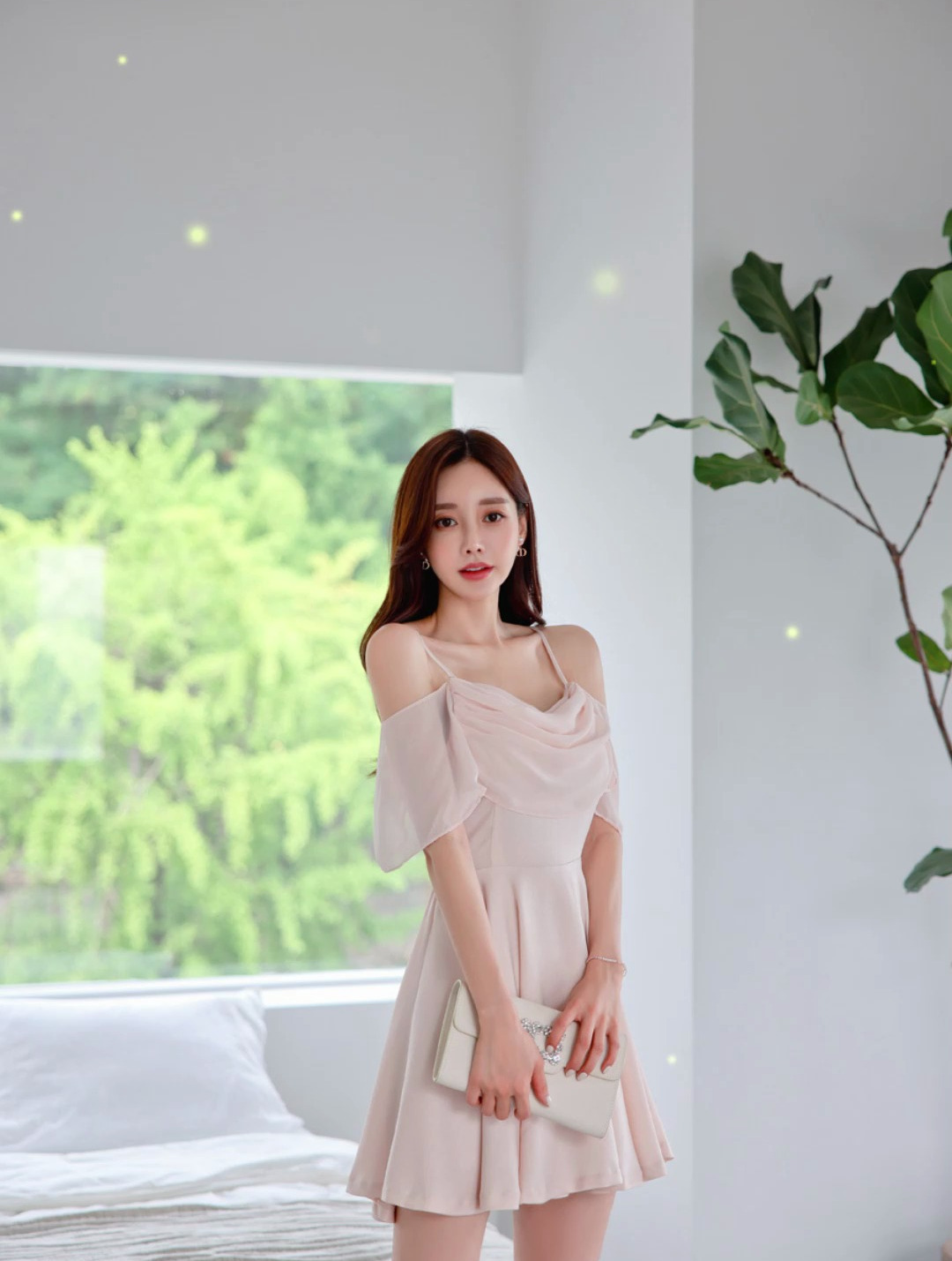 孙允珠——罗密欧曼妙粉嫩天使吊带纱裙