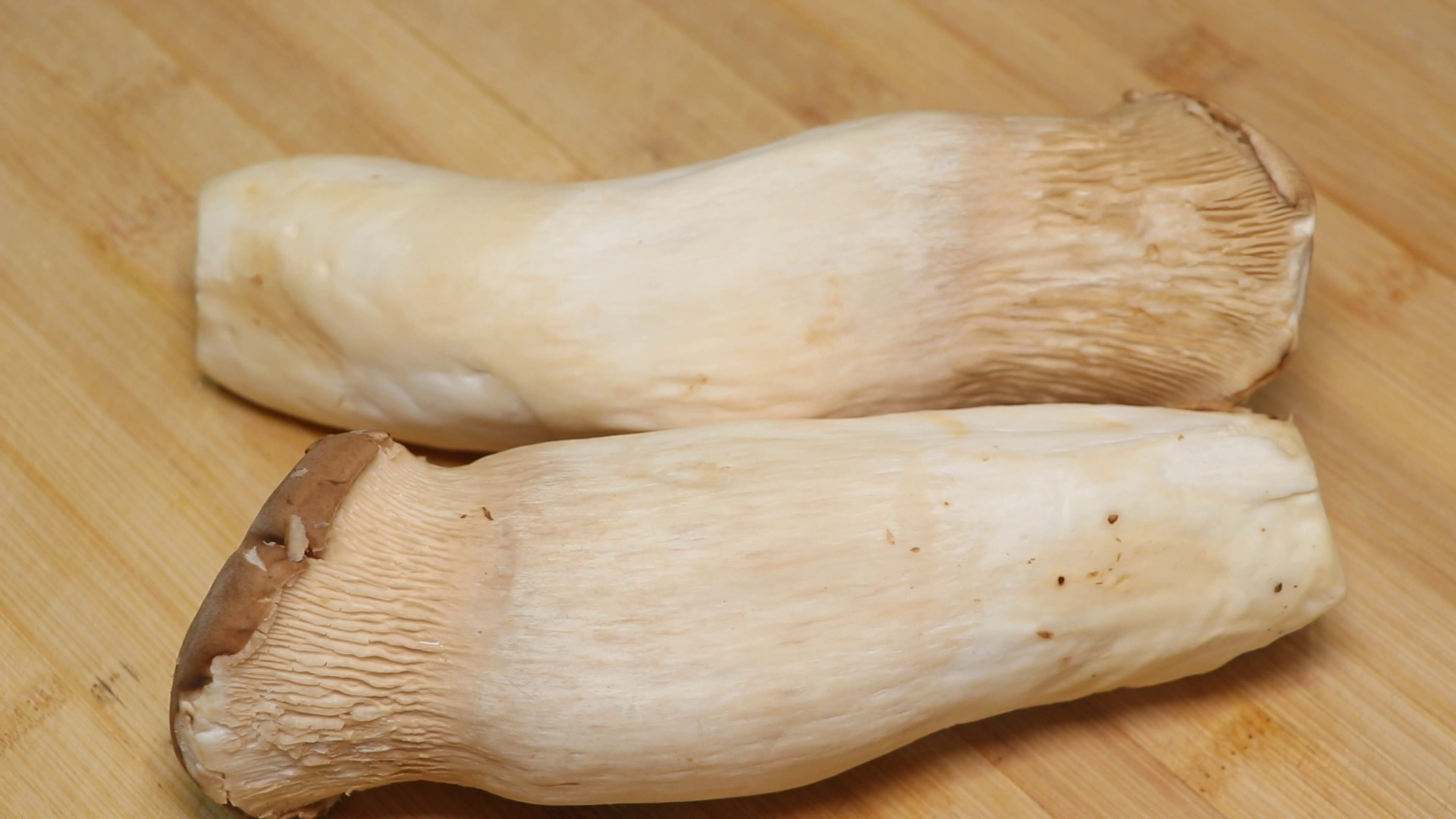 家常杏鲍菇超好吃的做法,简单一做,鲜香入味又营养,吃着真解馋