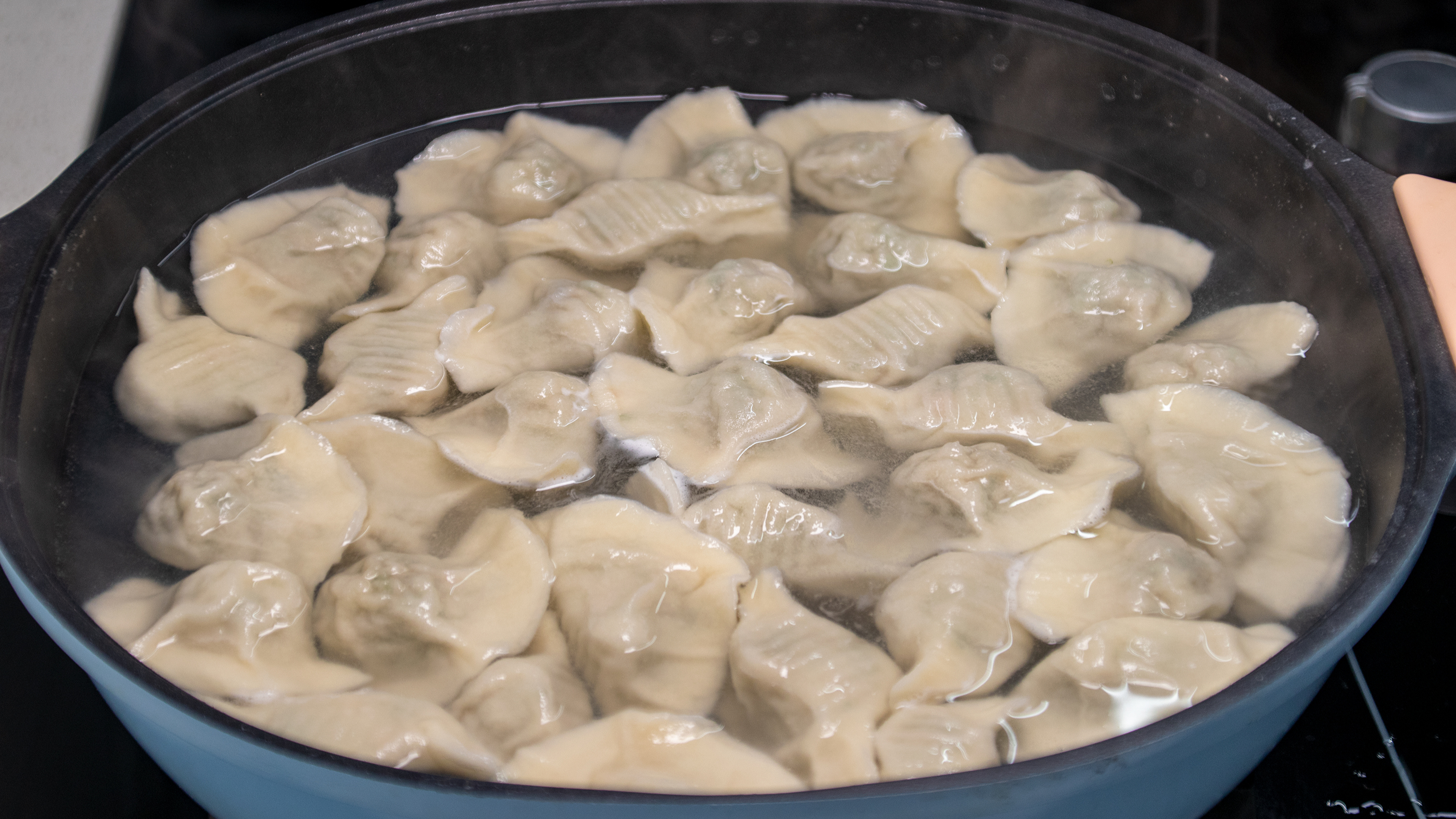 茴香饺子馅怎么调好吃?教你秘制调馅方法,不干不柴,鲜香脆爽