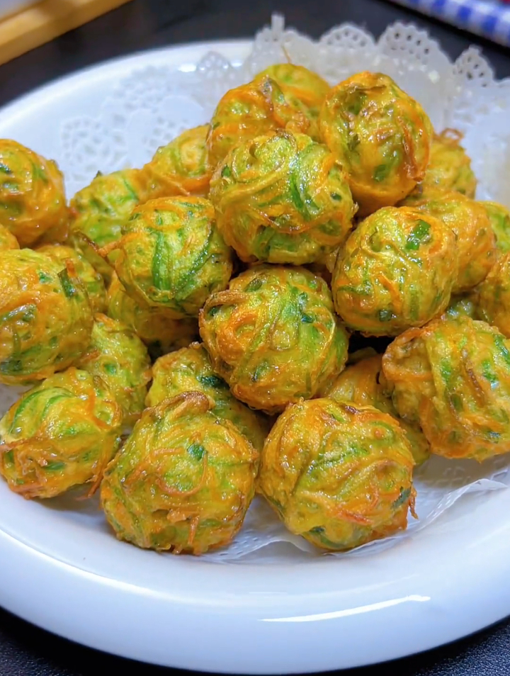 又到了吃青萝卜的季节,做了一锅萝卜丸子,还别说真好吃