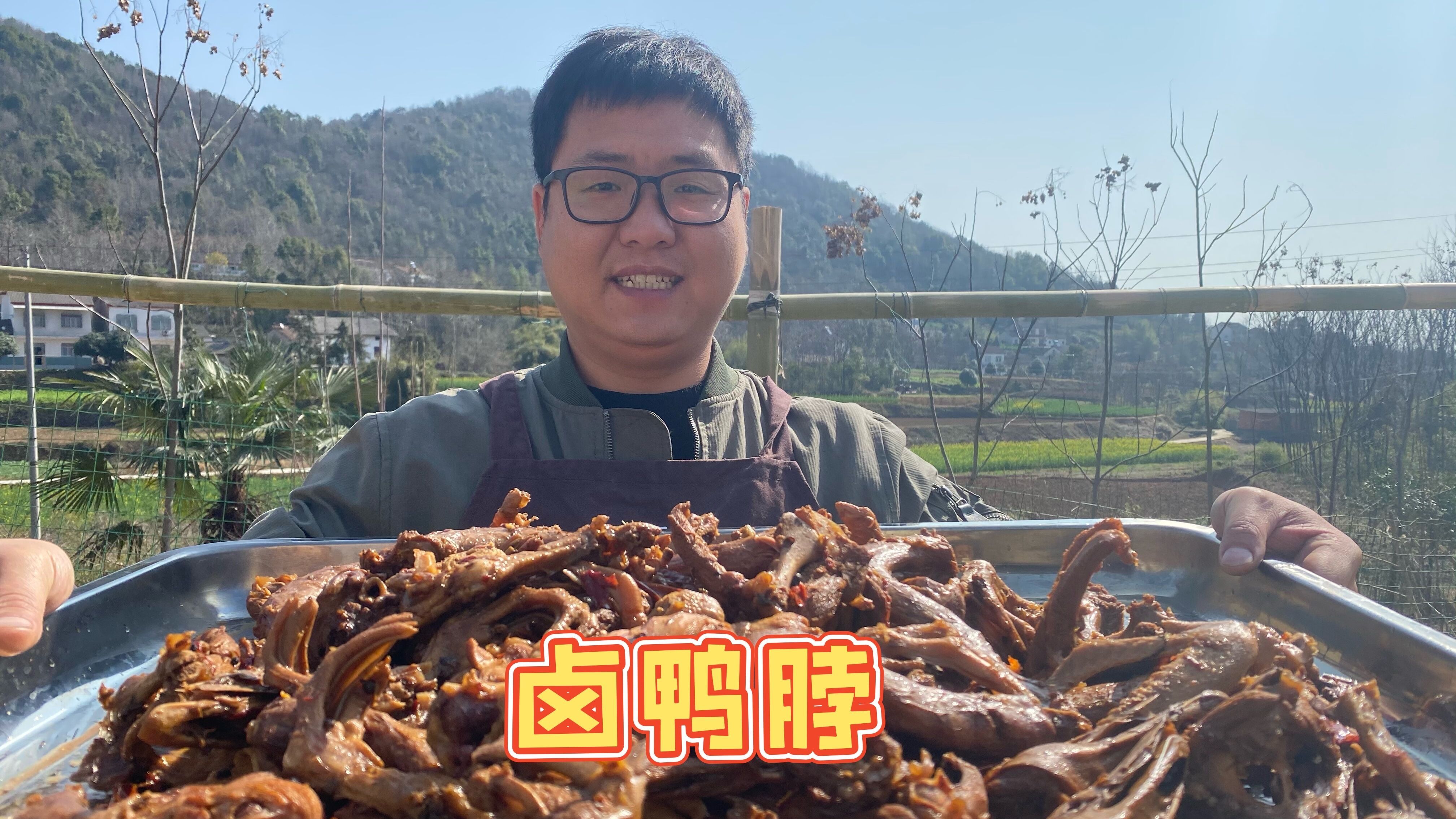 老二嘴馋想吃卤菜,自己在家卤一锅“鸭货”,喝点小酒真爽