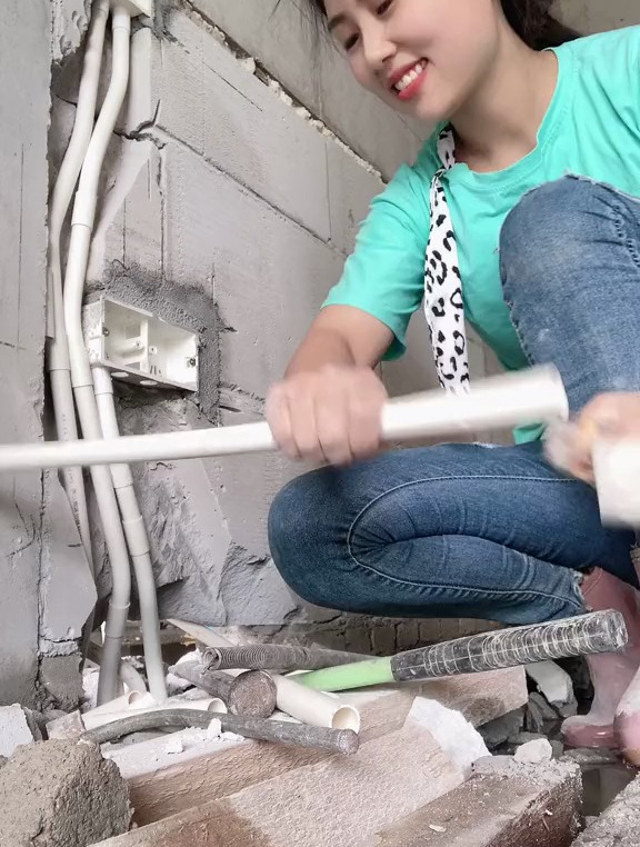 水电工 二次配管 干活我是认真的 工地小姐姐 记录工地生活