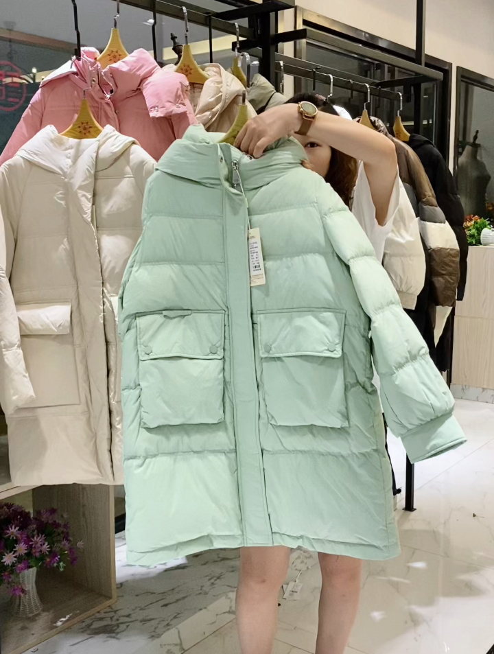 上海轻奢品牌女装维伊羽绒服22年冬季专柜库存折扣尾货女装批发-度小