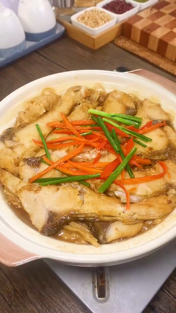 腐竹鱼腩煲,吃过一次就会成为你家的家常菜-度小视