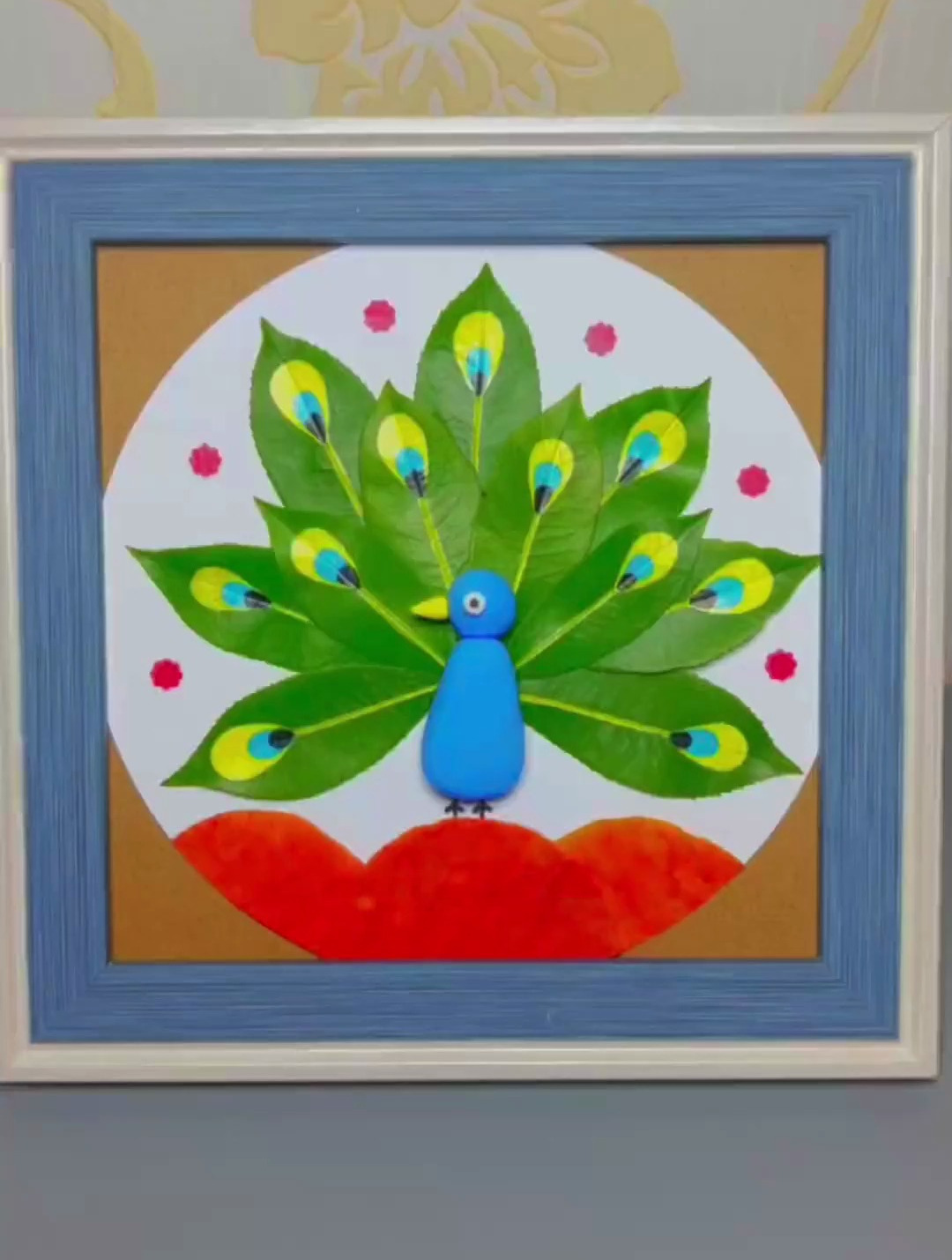 树叶贴画《孔雀开屏》小朋友都在用的丙烯马克笔-度小视