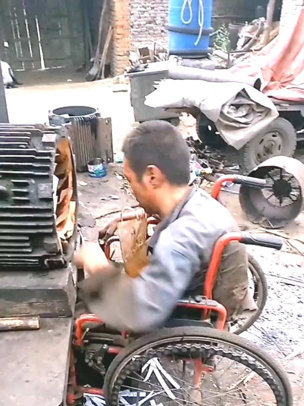 胡大鹏的励志人生,身残志坚