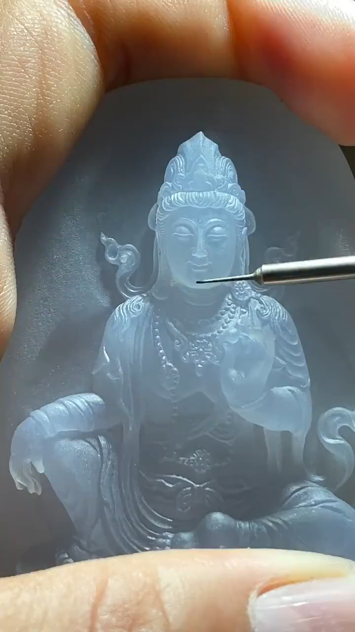 开脸对料子品质要求要求很高!翡翠玉雕