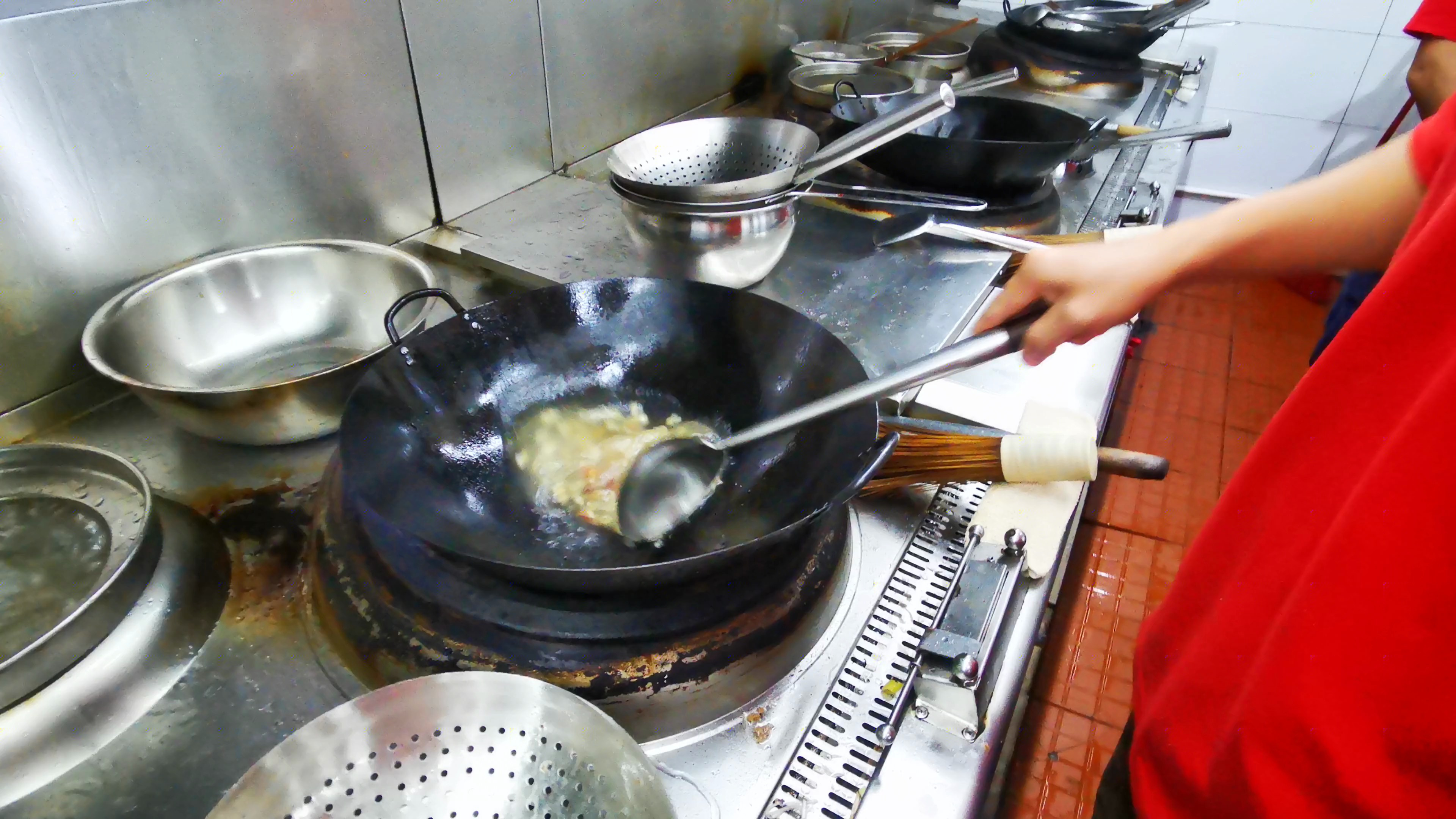 广东师傅炒粤味小炒皇,控制火候非常重要,出锅够锅气,收藏吧