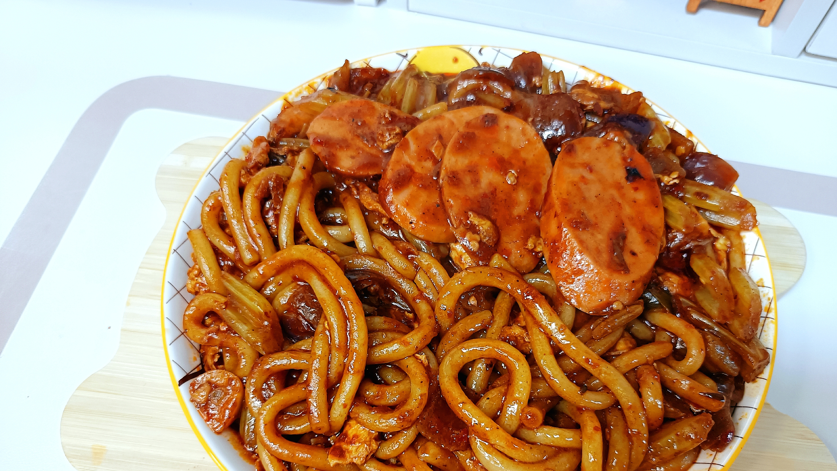 新疆爆辣炒米粉,汤汁香辣浓郁,米线劲道Q弹,很好吃,强烈安利