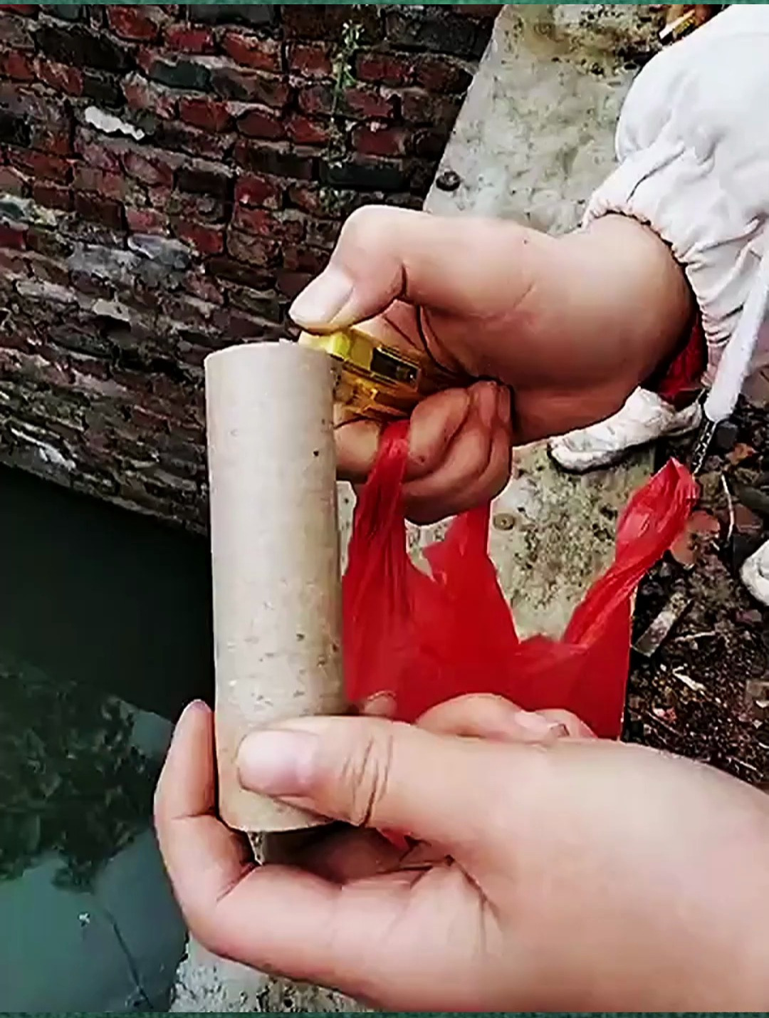 这炮仗的威力挺大啊