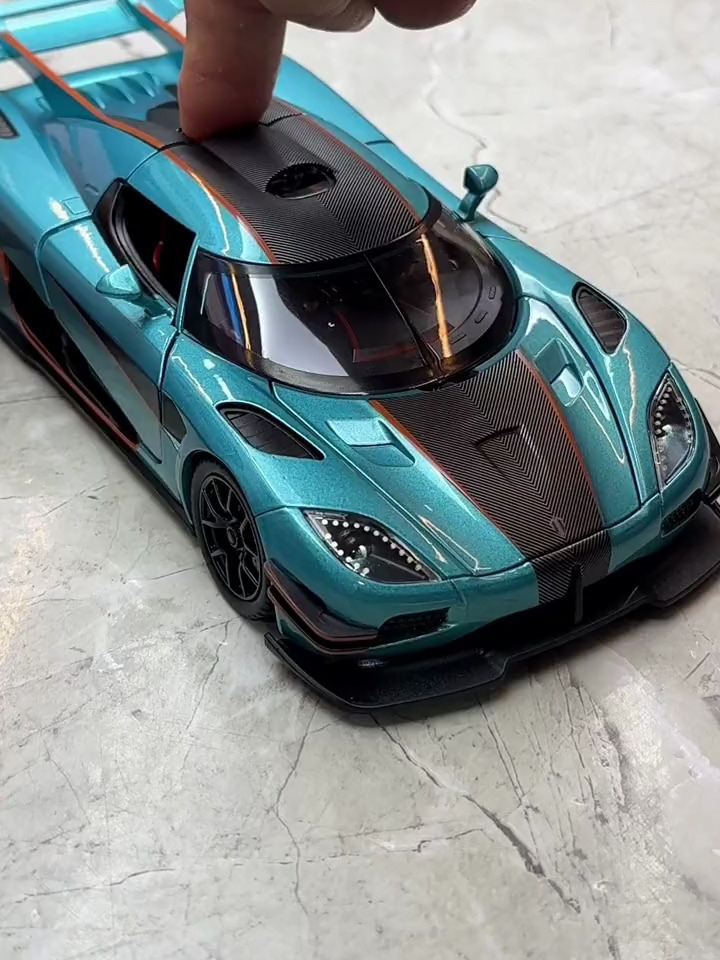 幽暗之子柯尼塞格它来啦碳纤维刻画车身一键启动开门