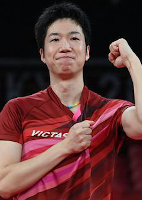 乒乓球运动员水谷隼举行退役仪式马龙送上了祝福