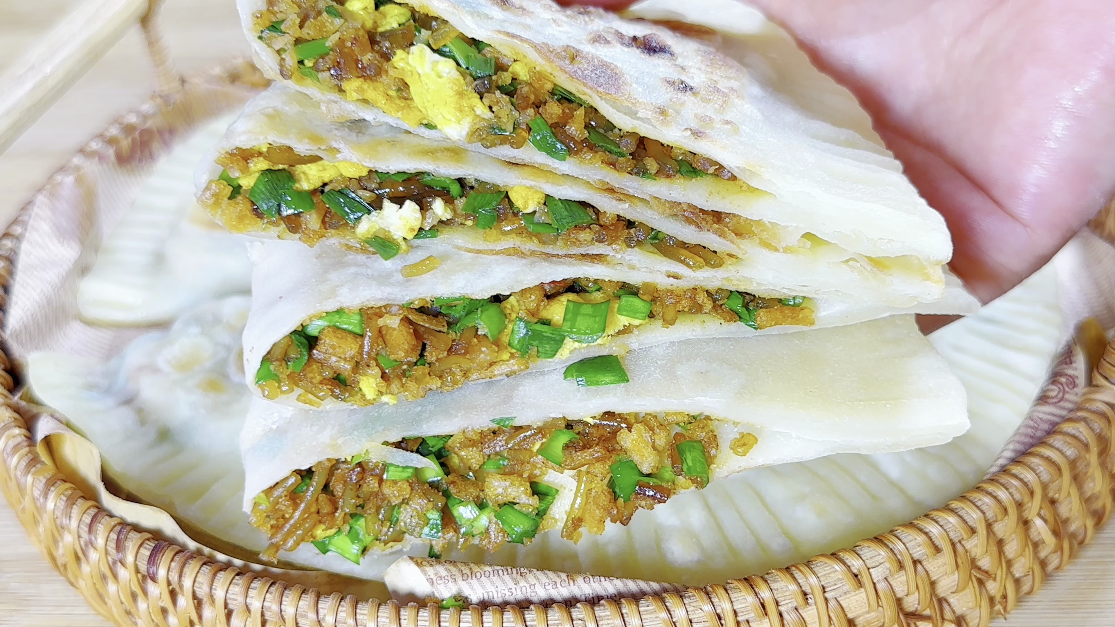 韭菜盒子这样做太好吃了,皮软馅香,营养丰富易消化,家人都爱吃