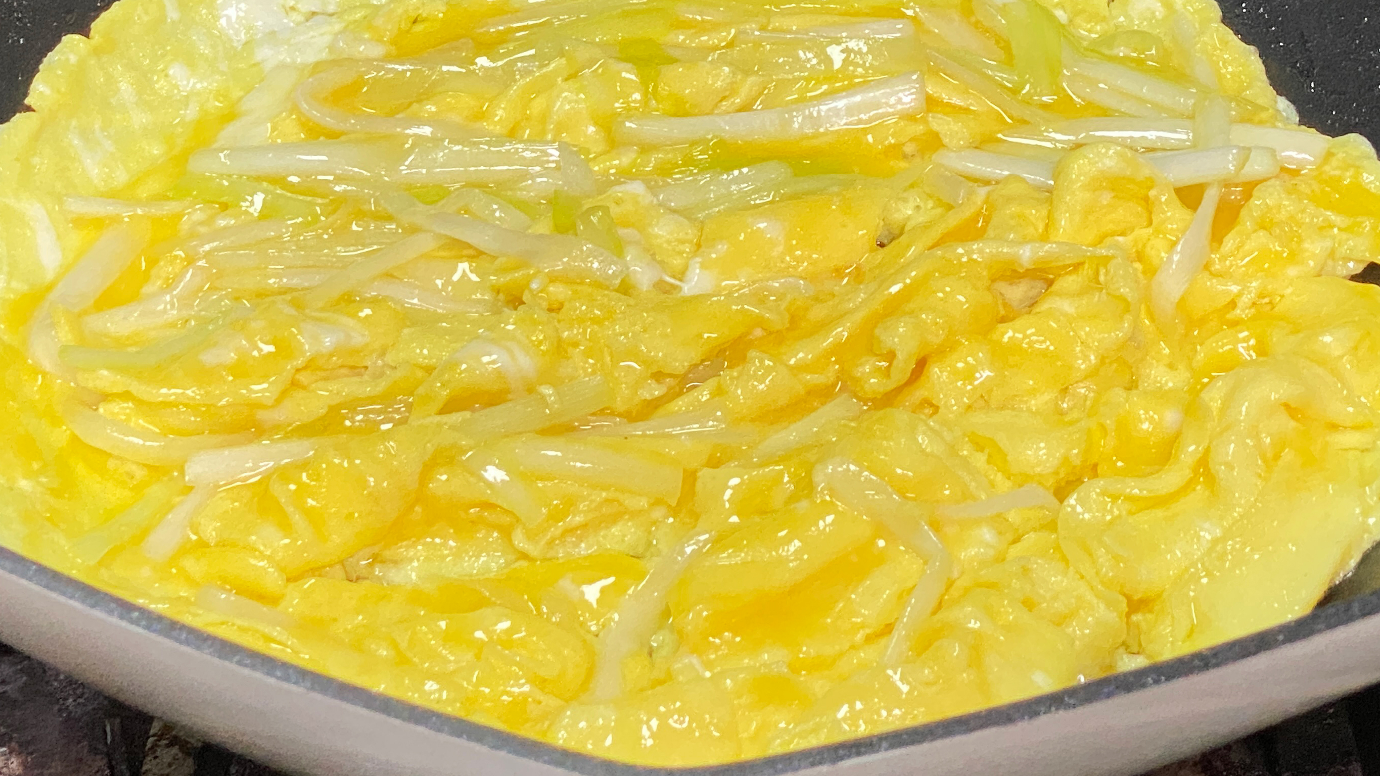 这才是正宗的滑蛋，一层一层划出来的鸡蛋，味道嫩滑鲜美