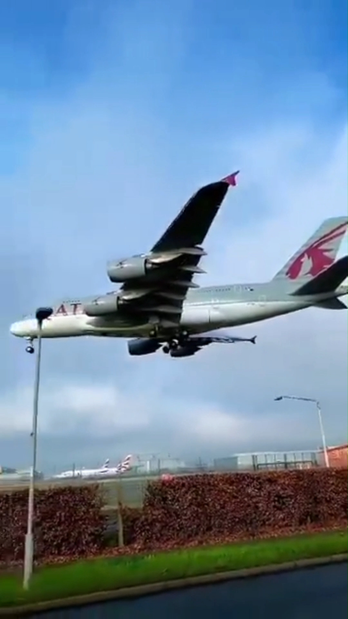 空客a380飞机降落