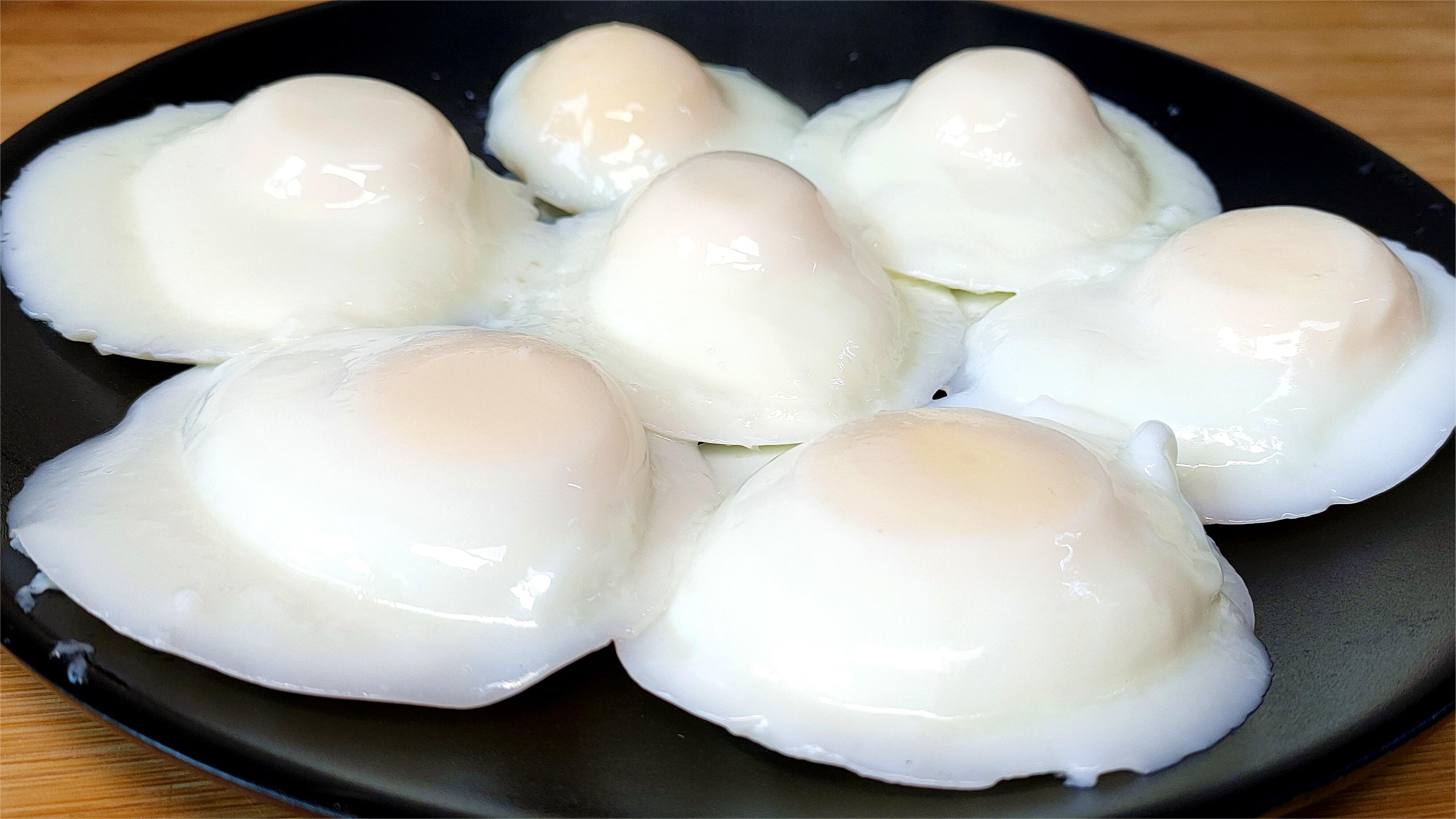 原来水煮荷包蛋有窍门,可惜知道的人不多,这样做不散花又圆润