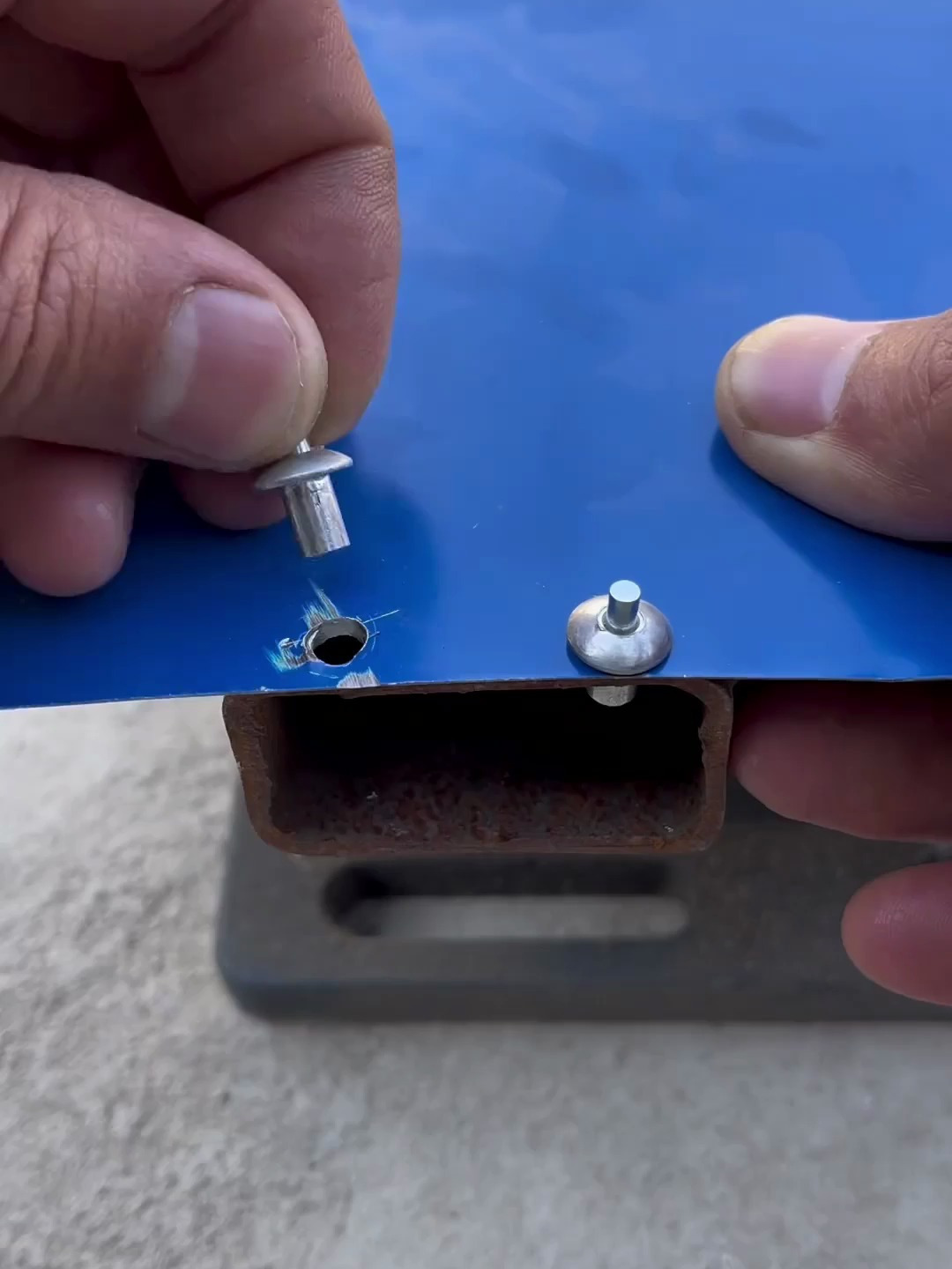 不需要专业工具,只要用锤子敲击就能快速铆接,结实又牢固!