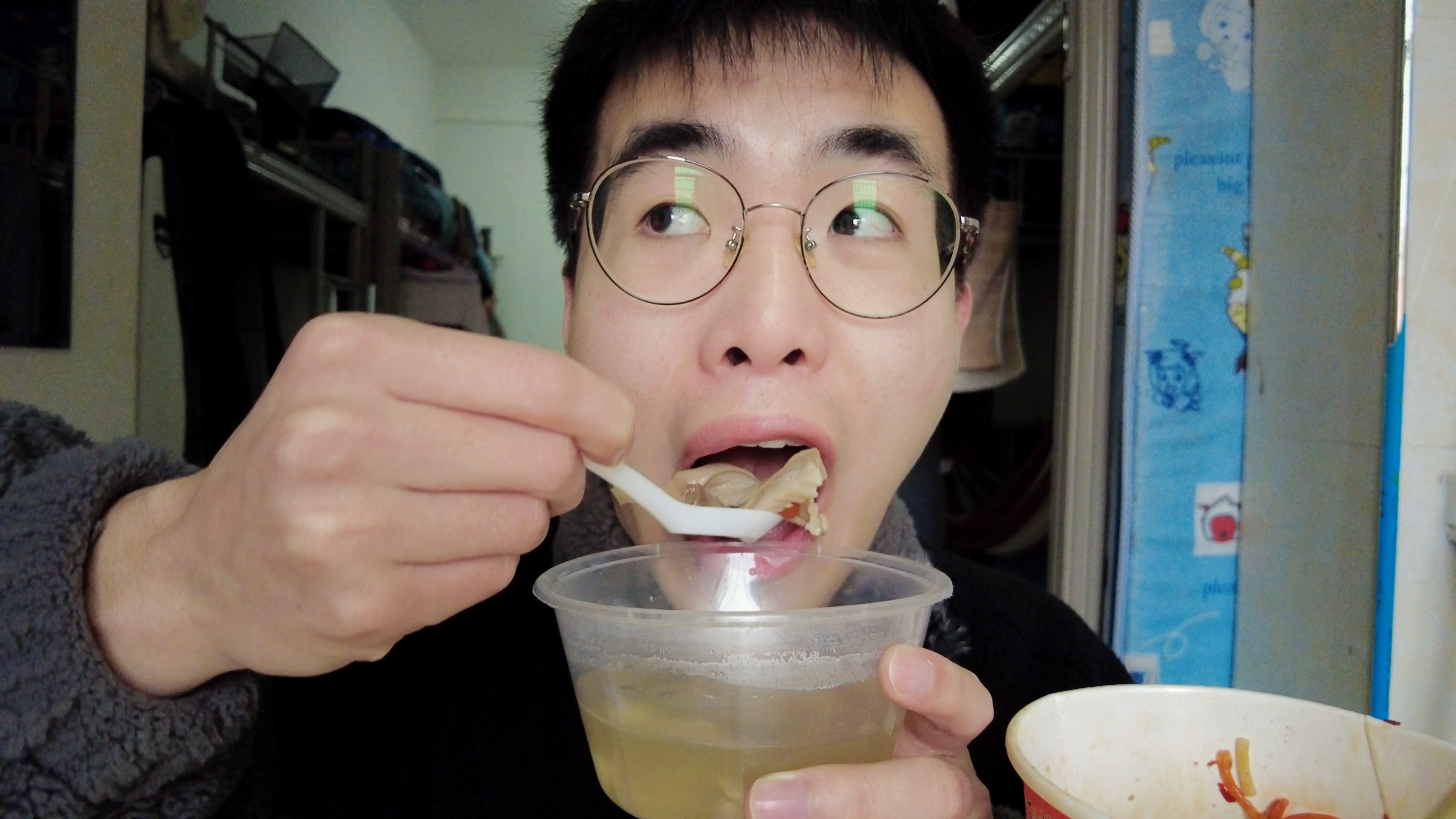 穷小伙吃沙县,喝汤喝出幸福感!