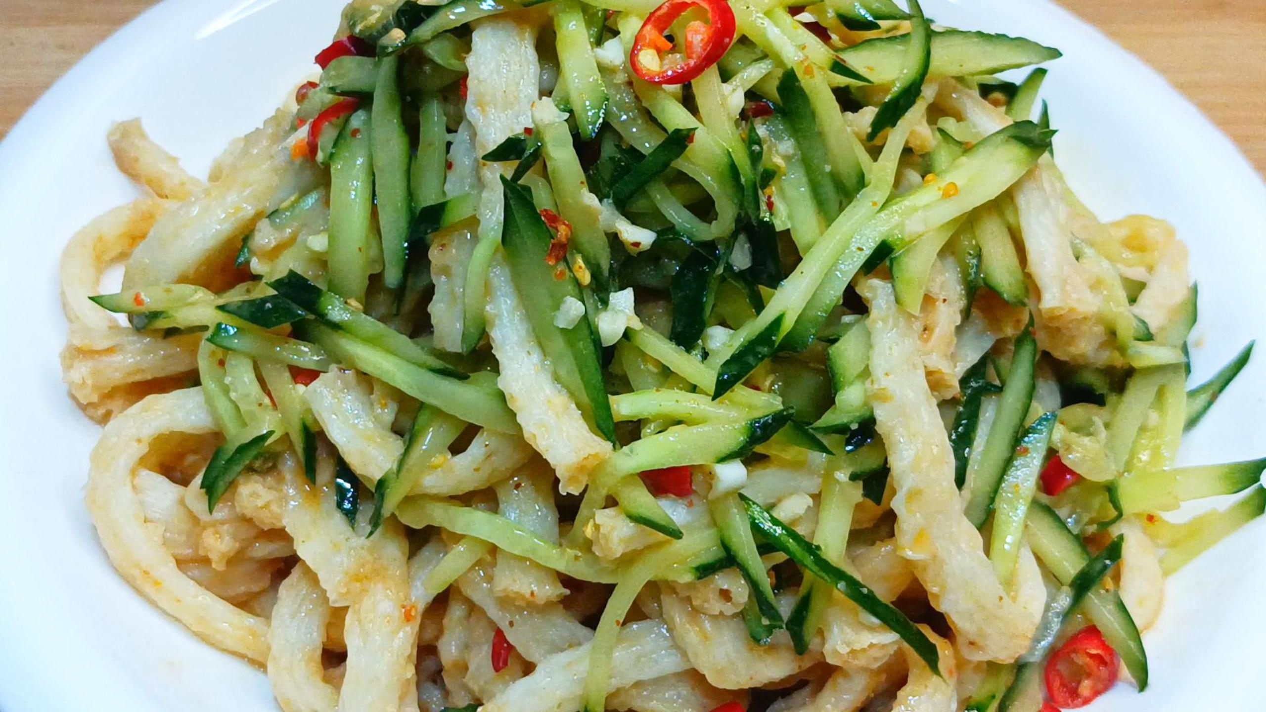 最适合夏天的一道主食,凉拌牛筋面,香辣开胃!