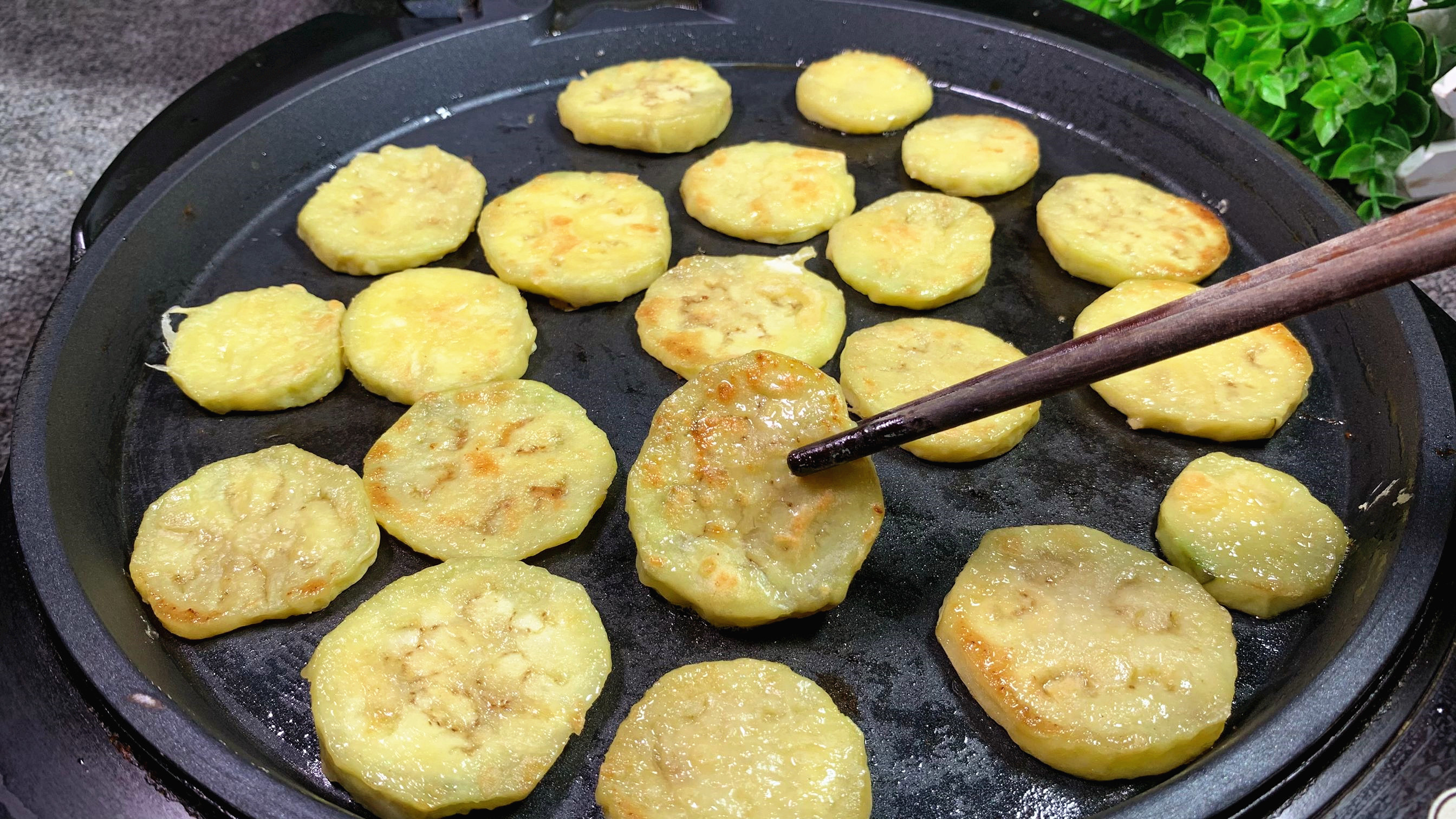吃了30多年茄子,只服这种农家做法,不油炸不水煮,和肉一样香