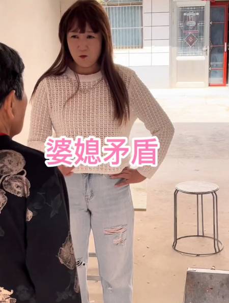 偏心的婆婆给搅屎棍弟媳妇接送孩子,却要骑我的电动车-度小视