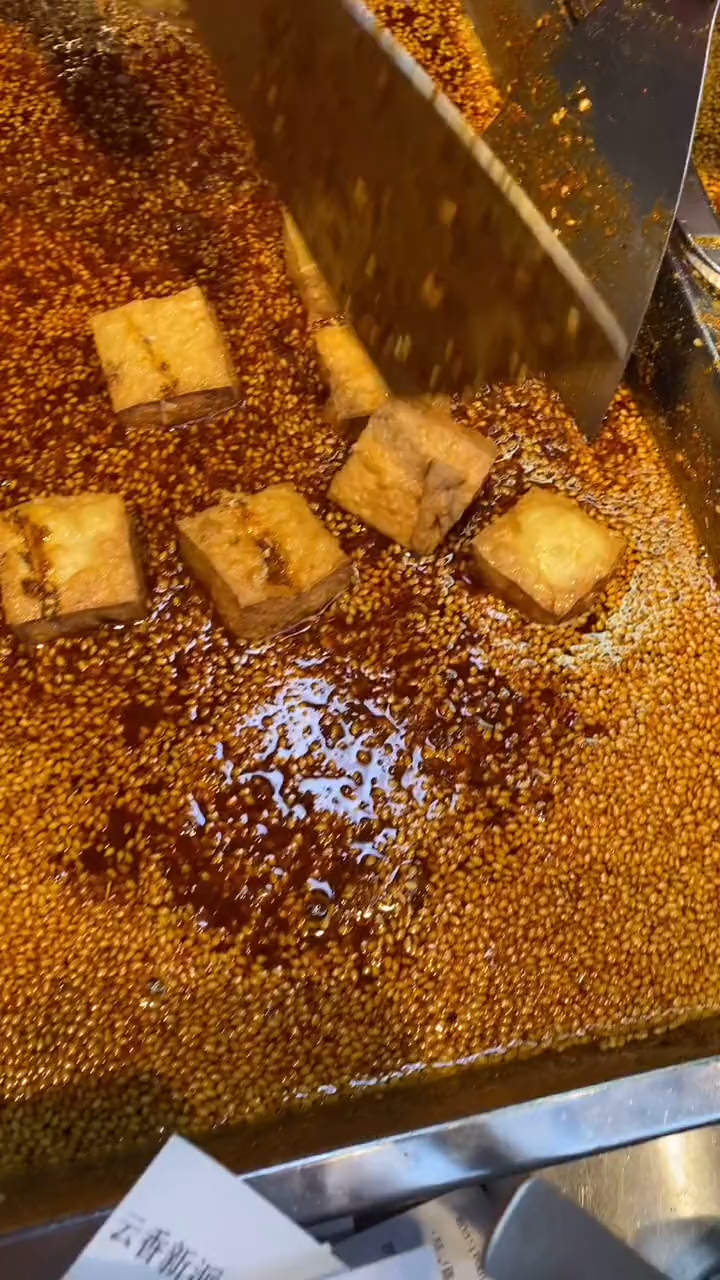 云香新派臭豆腐外酥里内 甜辣泡菜,深受美食爱好者的喜爱