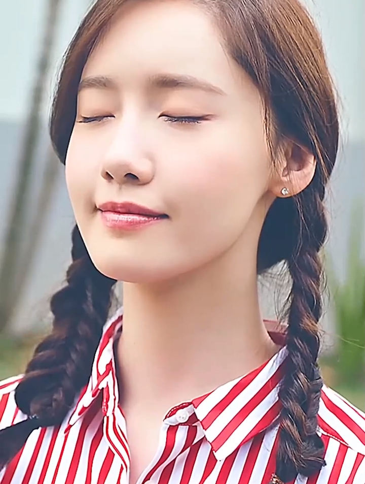 林允儿,马尾辫的打扮很清纯-度小视