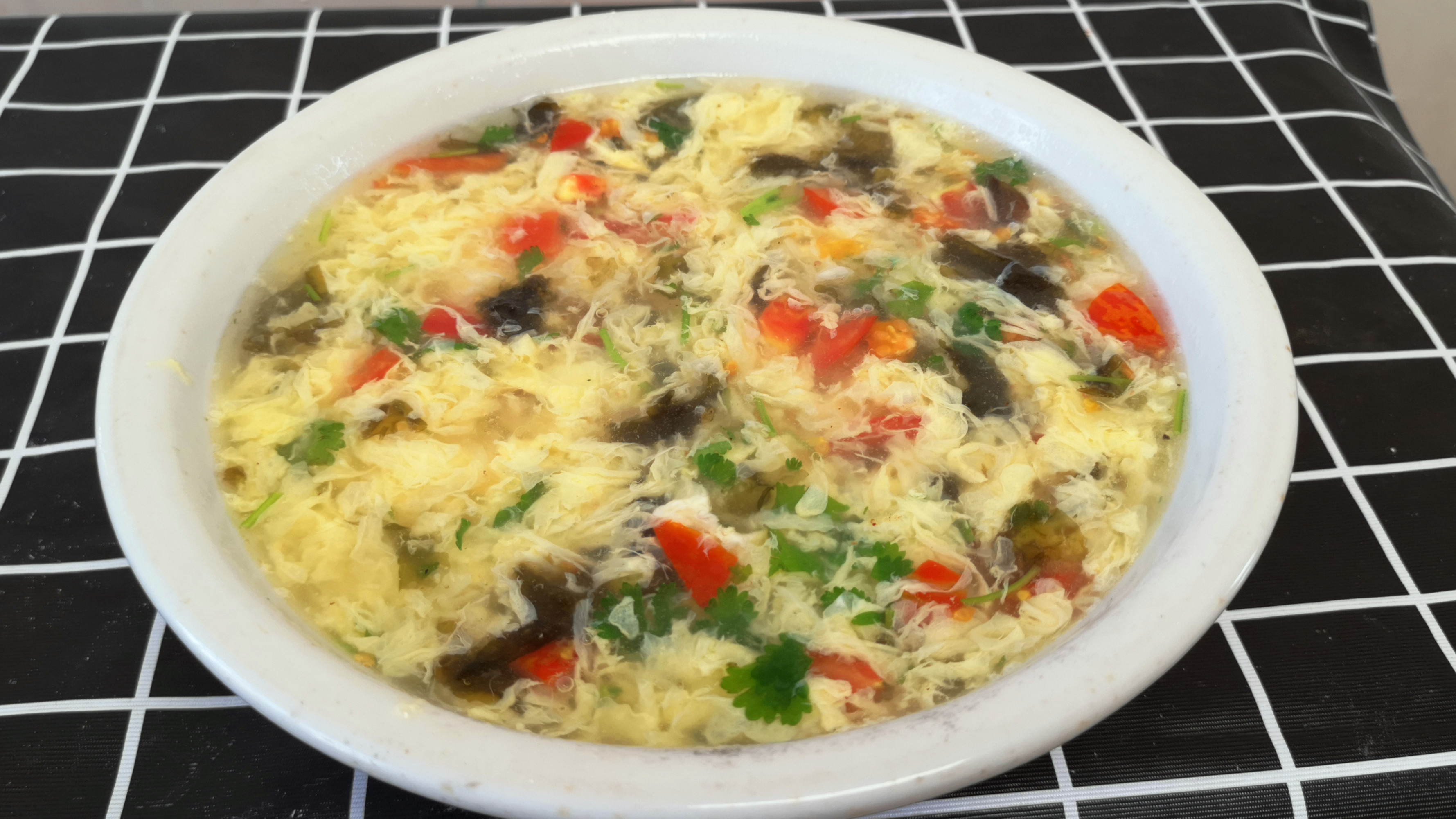 紫菜蛋花汤要想好喝,掌握这两个技巧,蛋花漂亮又美味,一学就会