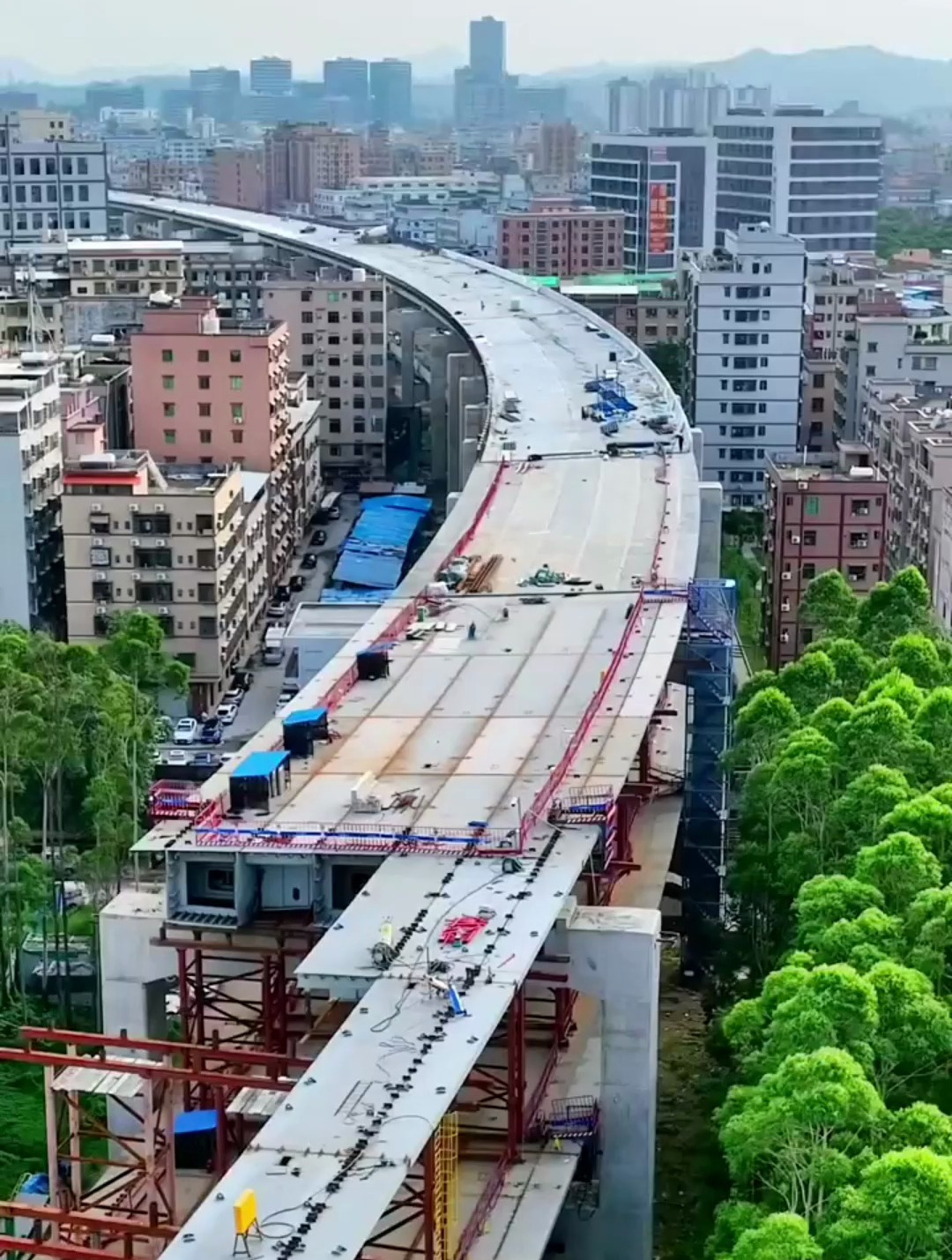 广东建设中的双层高速公路,共线双层桥结构,能减少征地拆迁