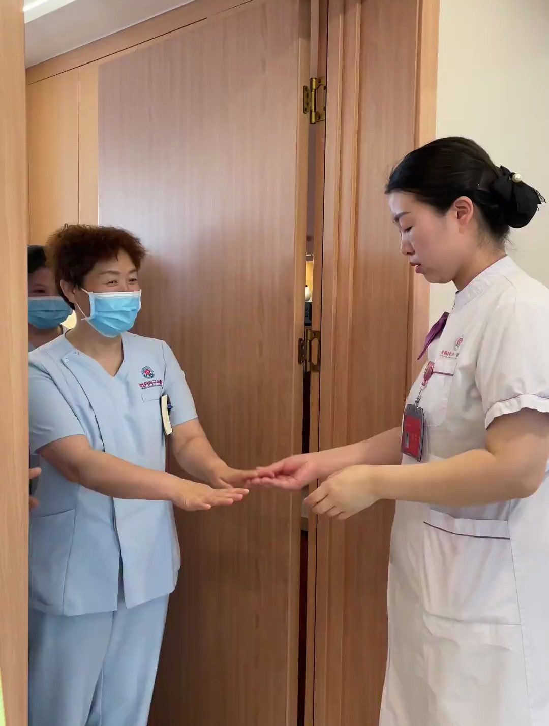 护理师仪容仪表定期检查营造良好服务环境提高护理服务质量